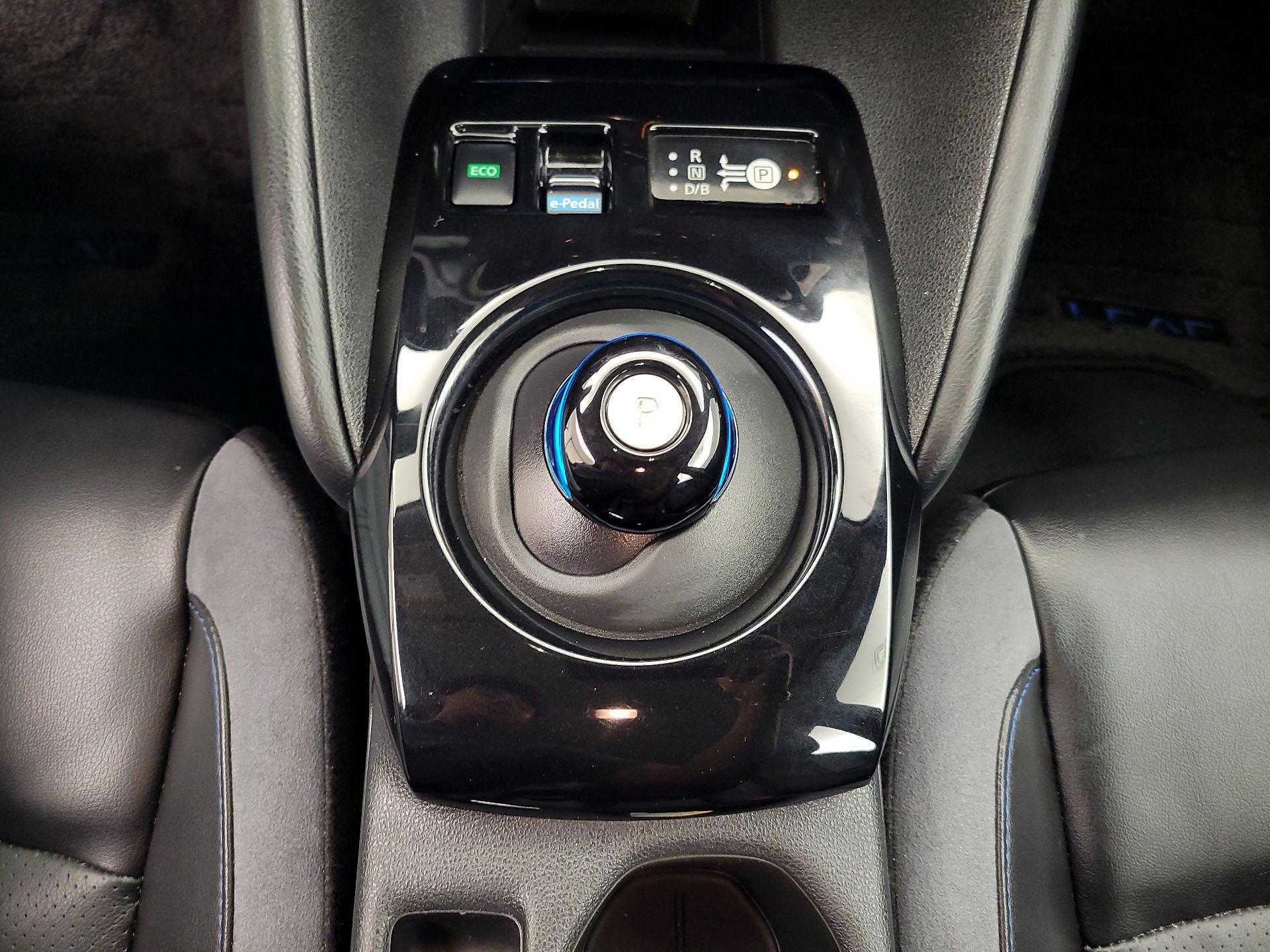 Thumbnail: 2022 Nissan Leaf - 17