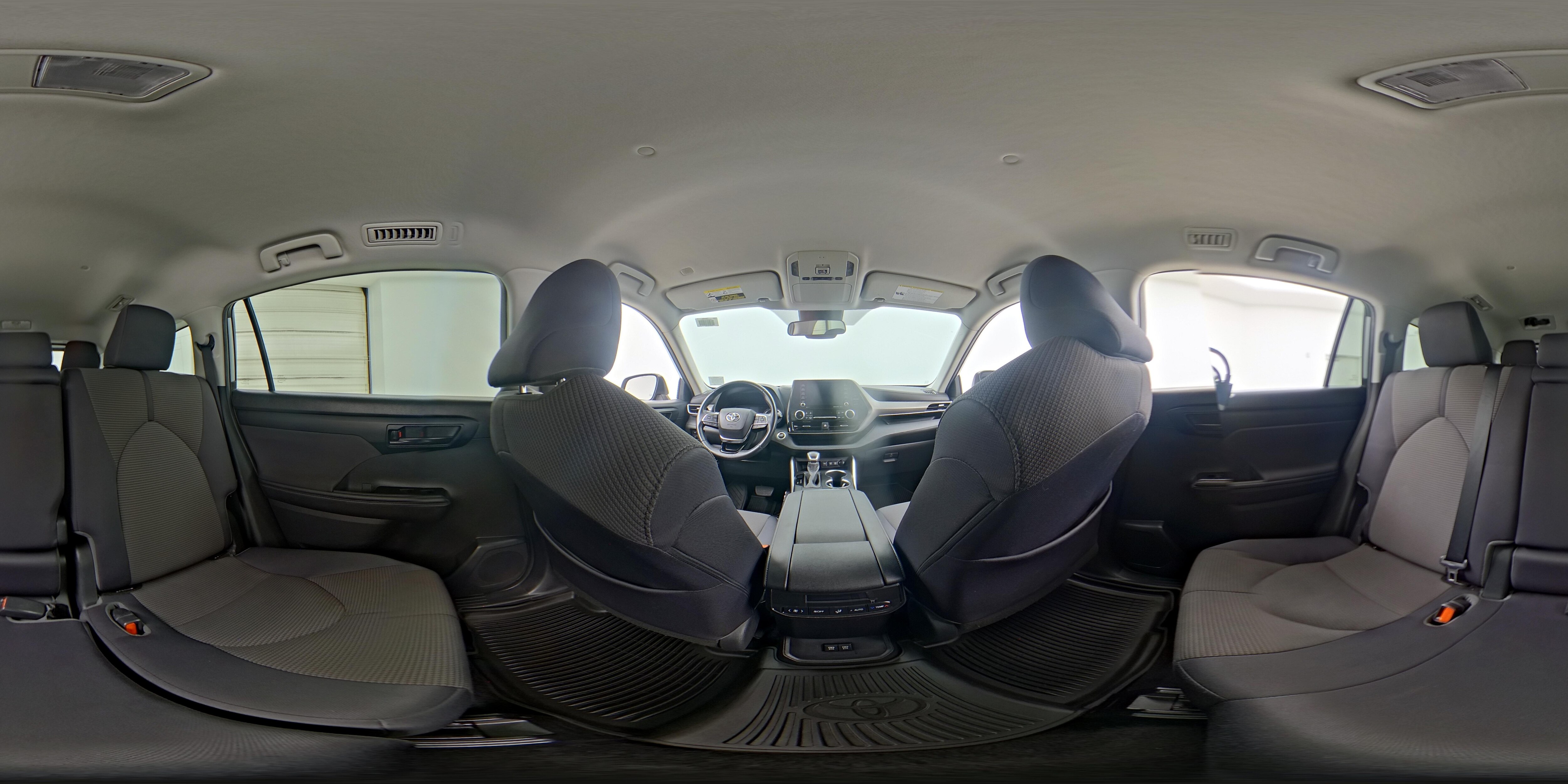 2020 Toyota Highlander LE - Photo 26