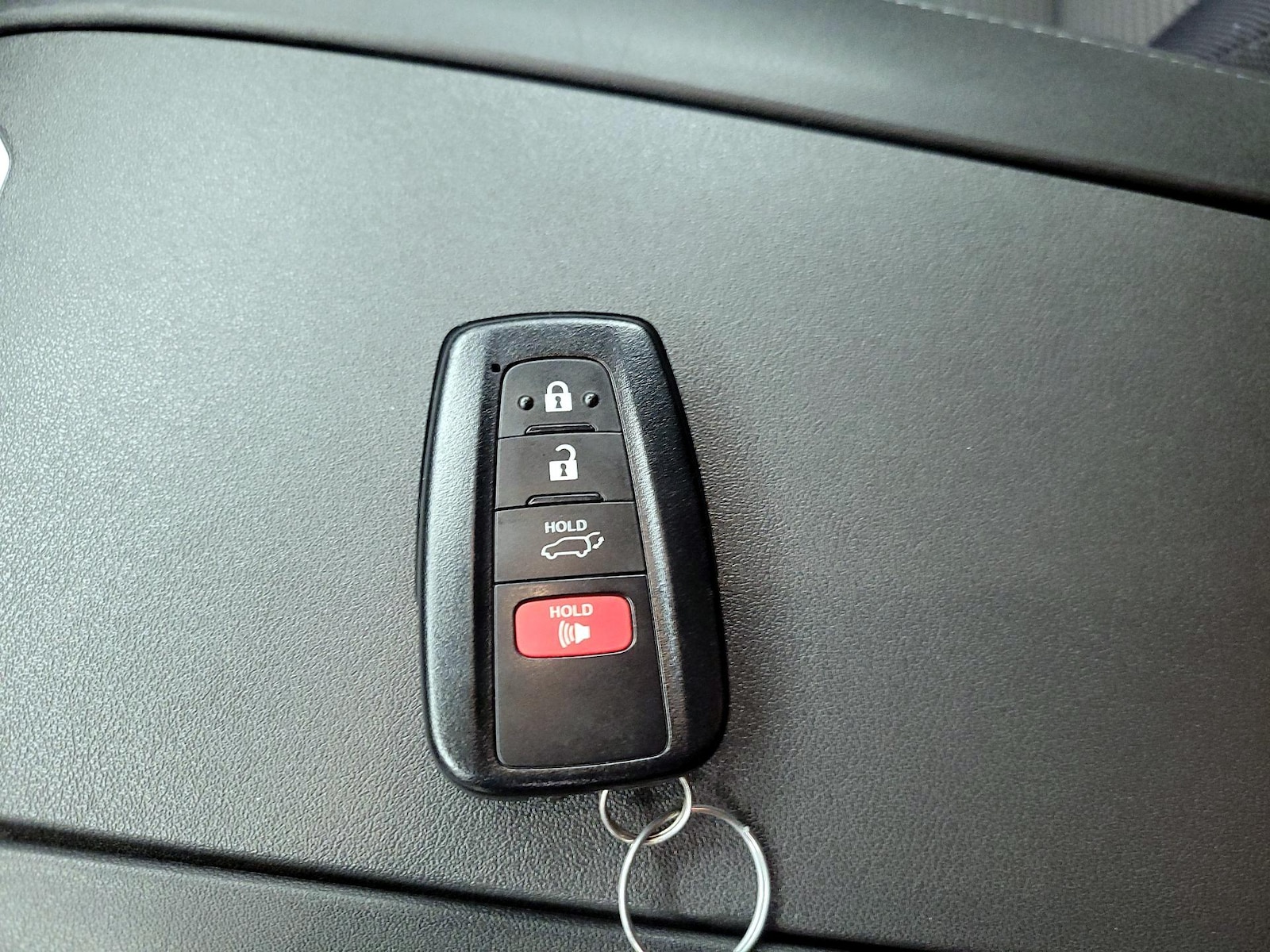 2020 Toyota Highlander LE - Photo 24