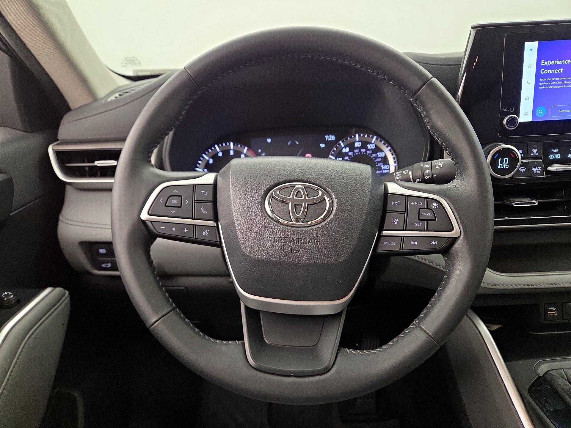 Thumbnail: 2023 Toyota Highlander - 10