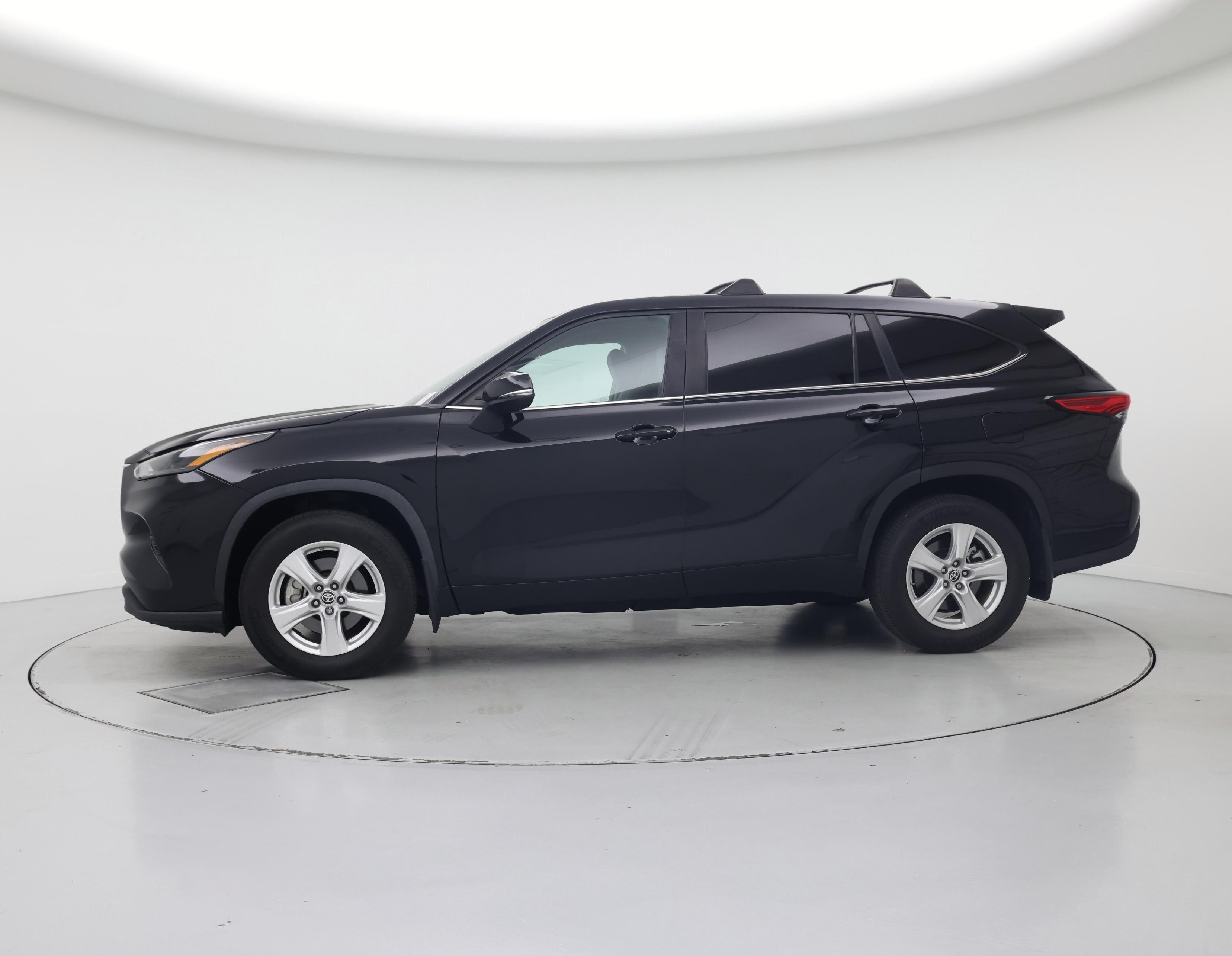 Thumbnail: 2023 Toyota Highlander - 3