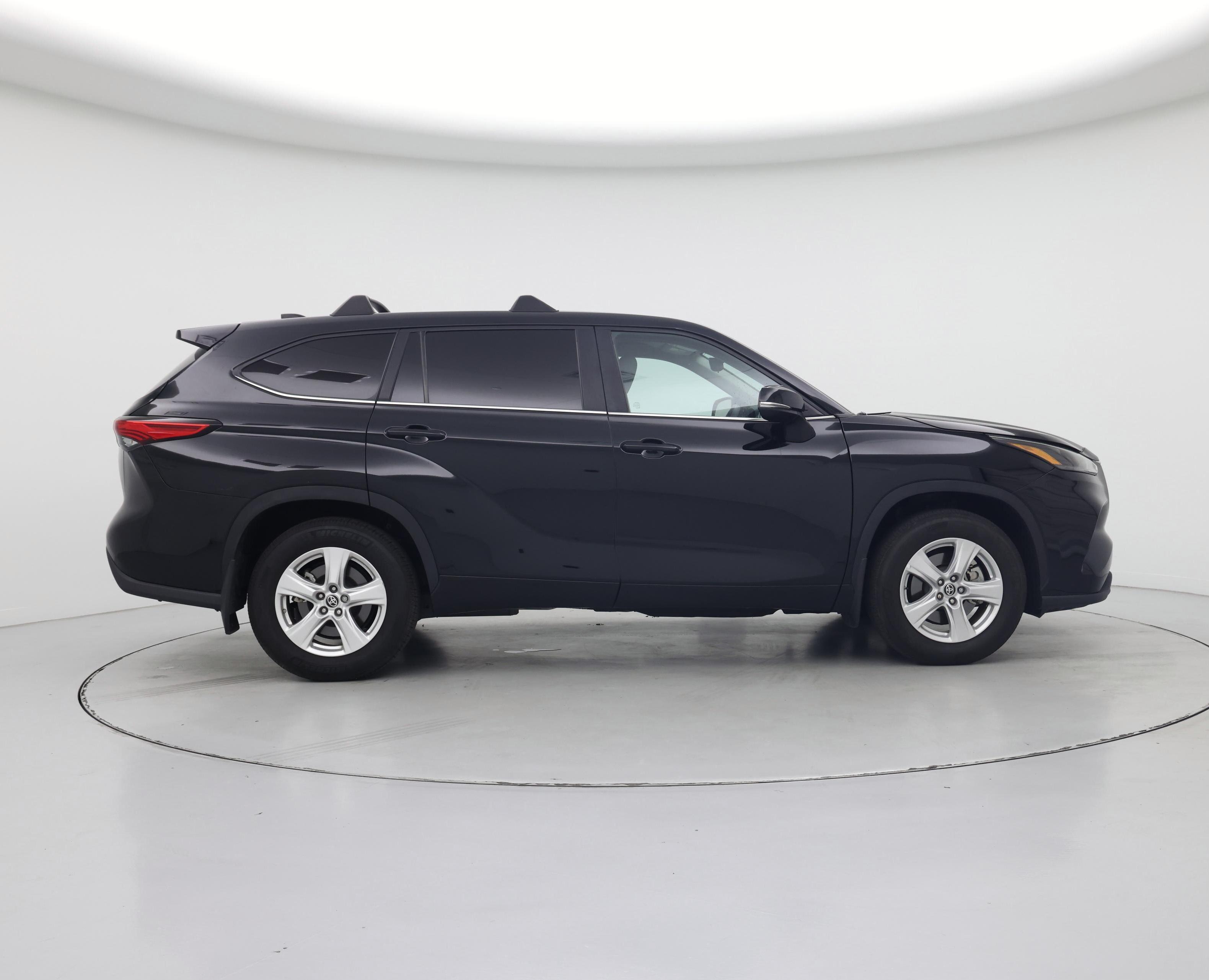 Thumbnail: 2023 Toyota Highlander - 7