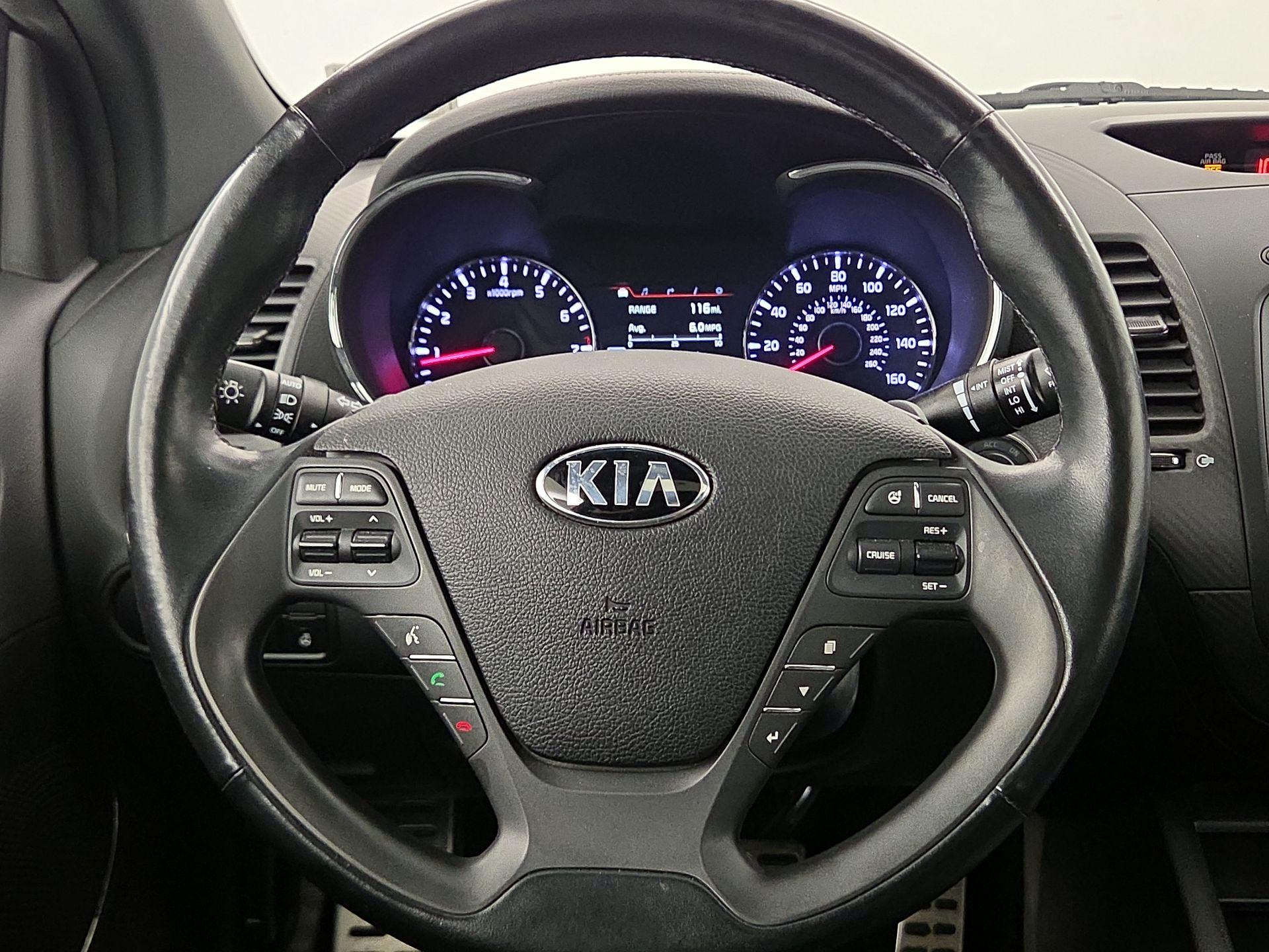 Thumbnail: 2016 Kia Forte - 10