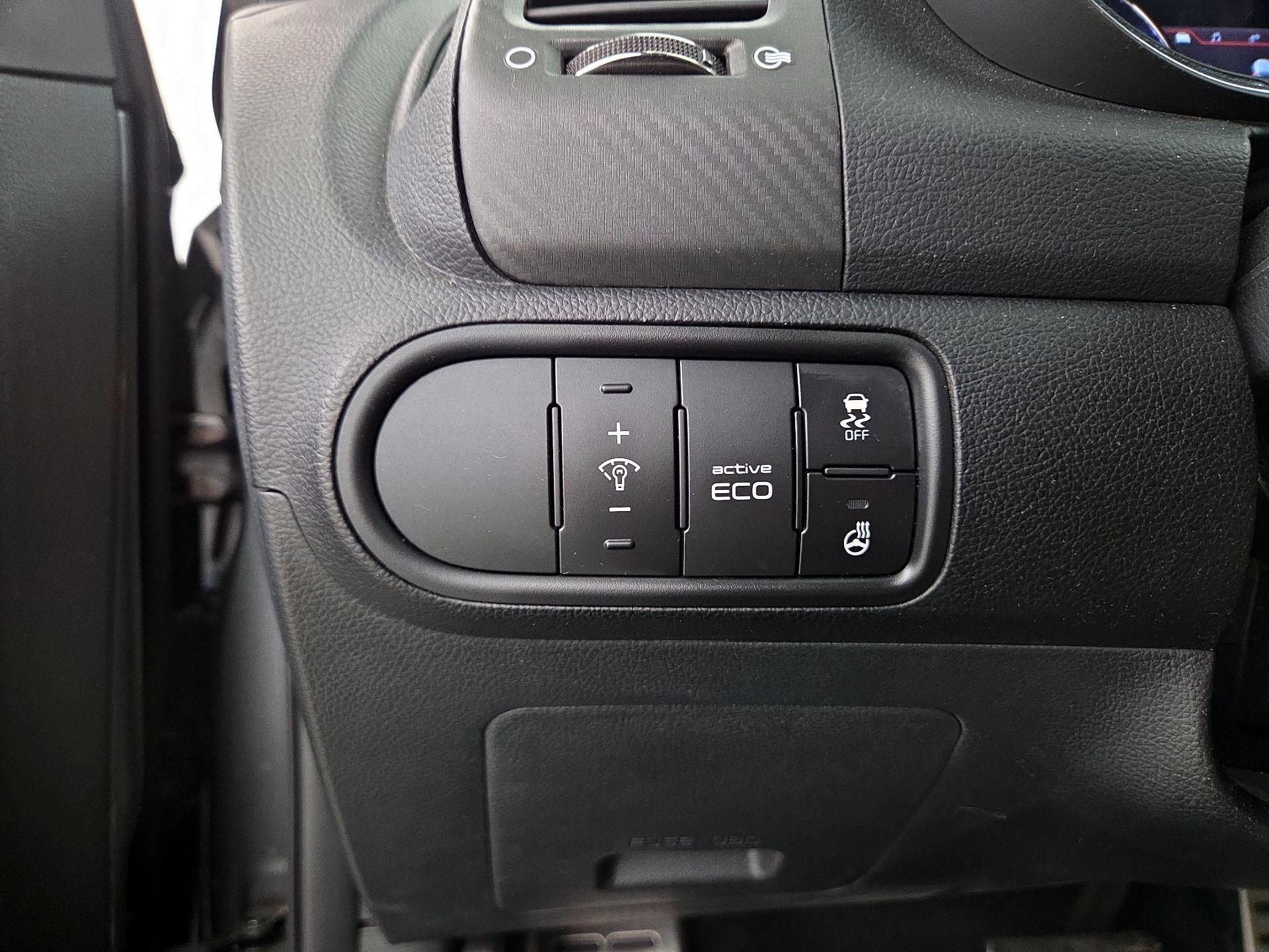 Thumbnail: 2016 Kia Forte - 13
