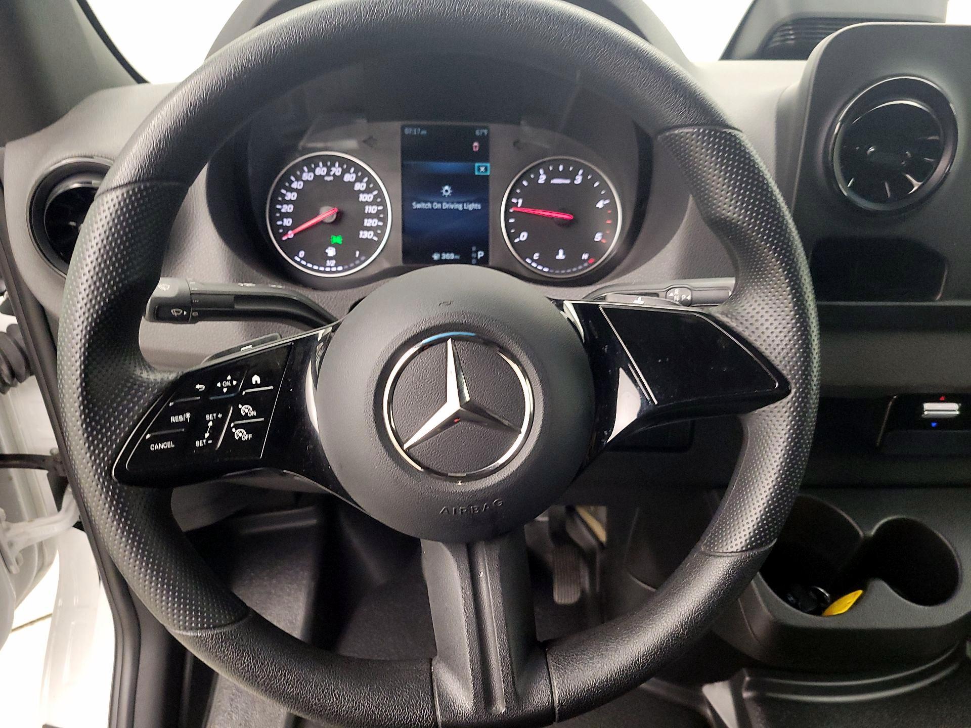 Thumbnail: 2025 Mercedes-Benz Sprinter - 10