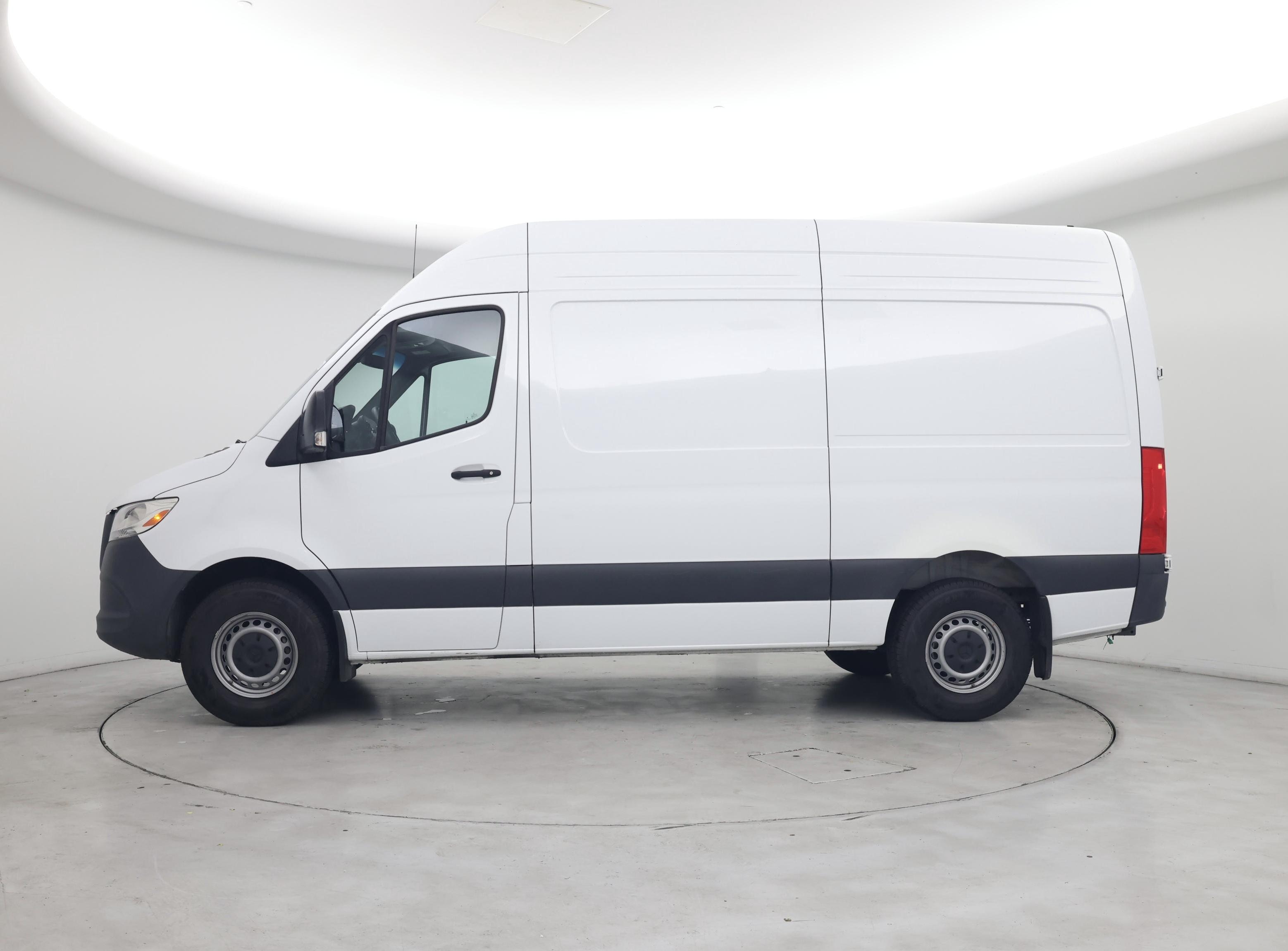 Thumbnail: 2025 Mercedes-Benz Sprinter - 3