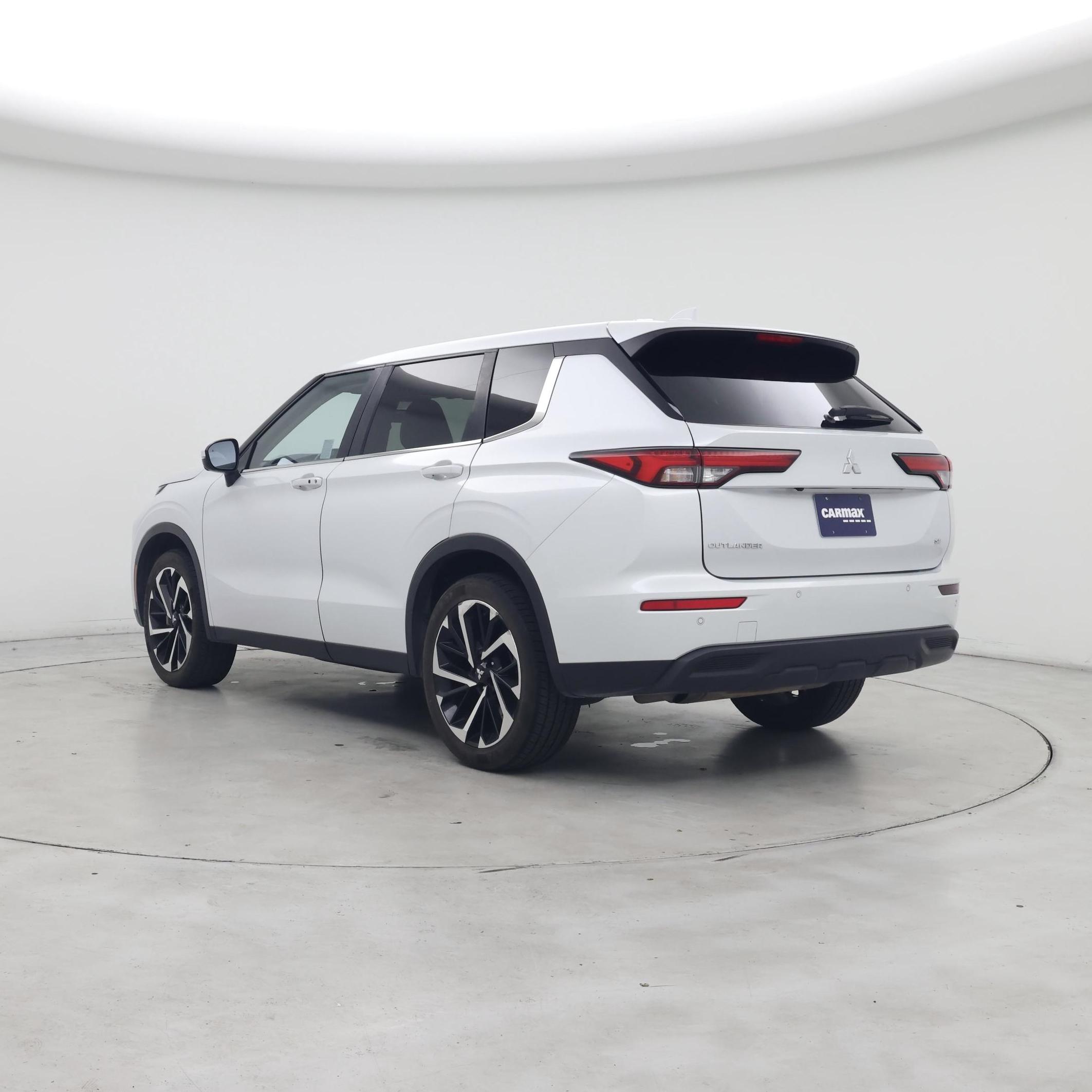 Thumbnail: 2024 Mitsubishi Outlander - 2