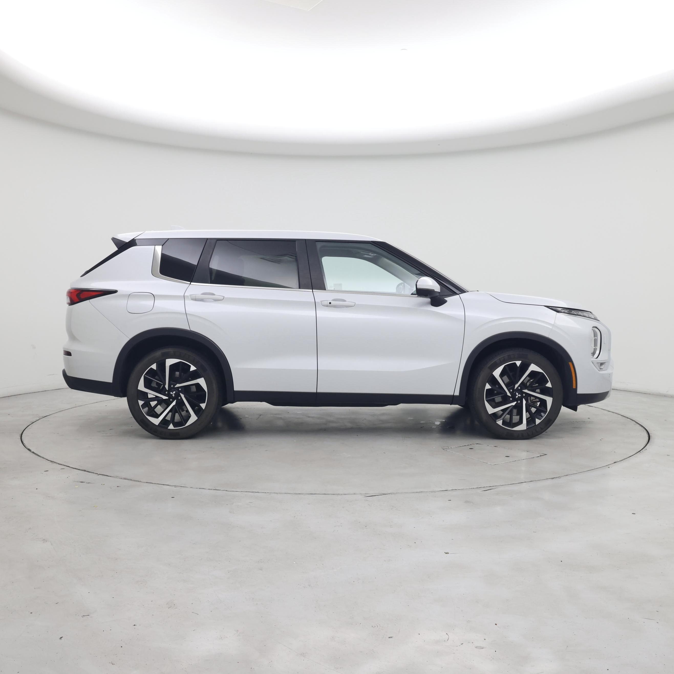 Thumbnail: 2024 Mitsubishi Outlander - 7