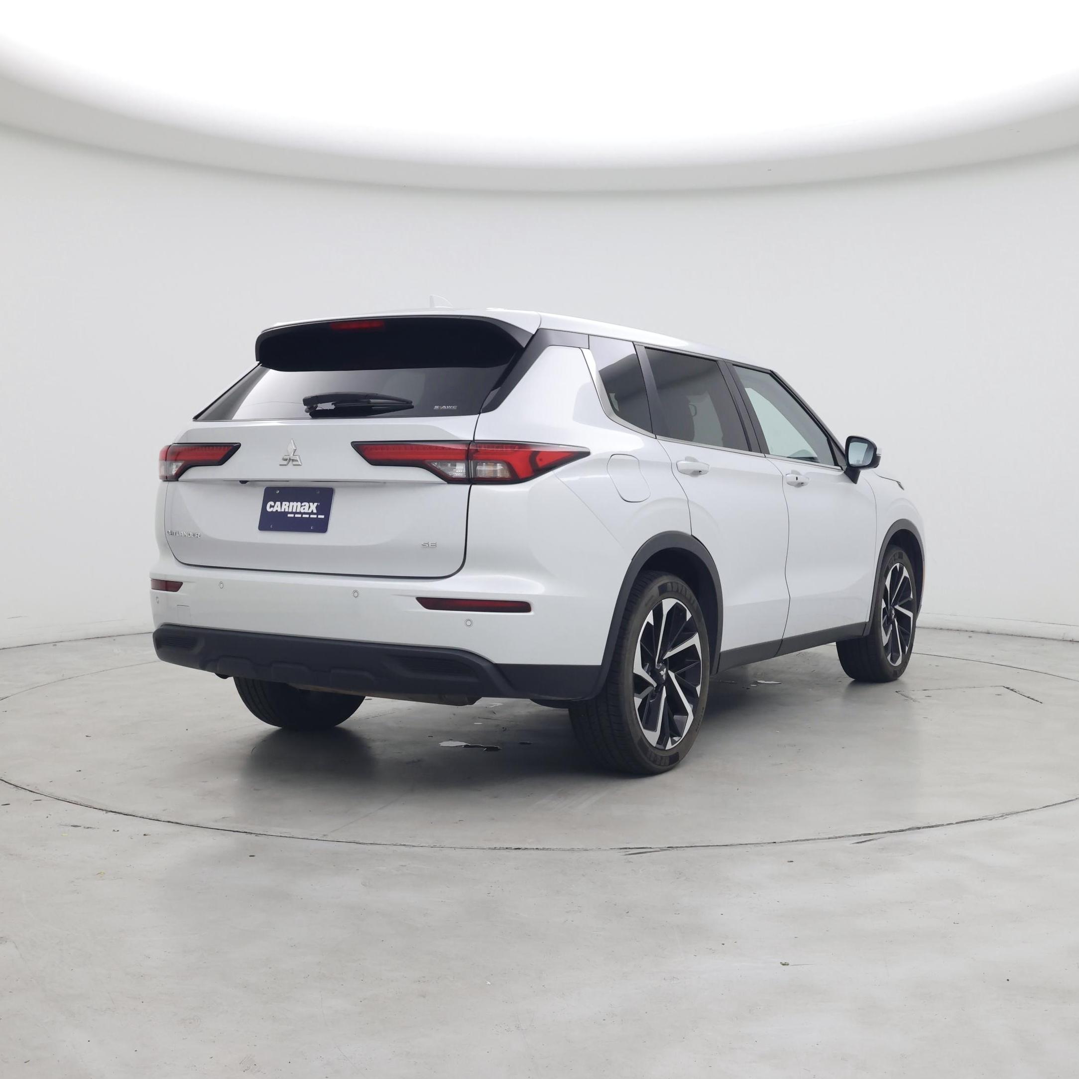 Thumbnail: 2024 Mitsubishi Outlander - 8