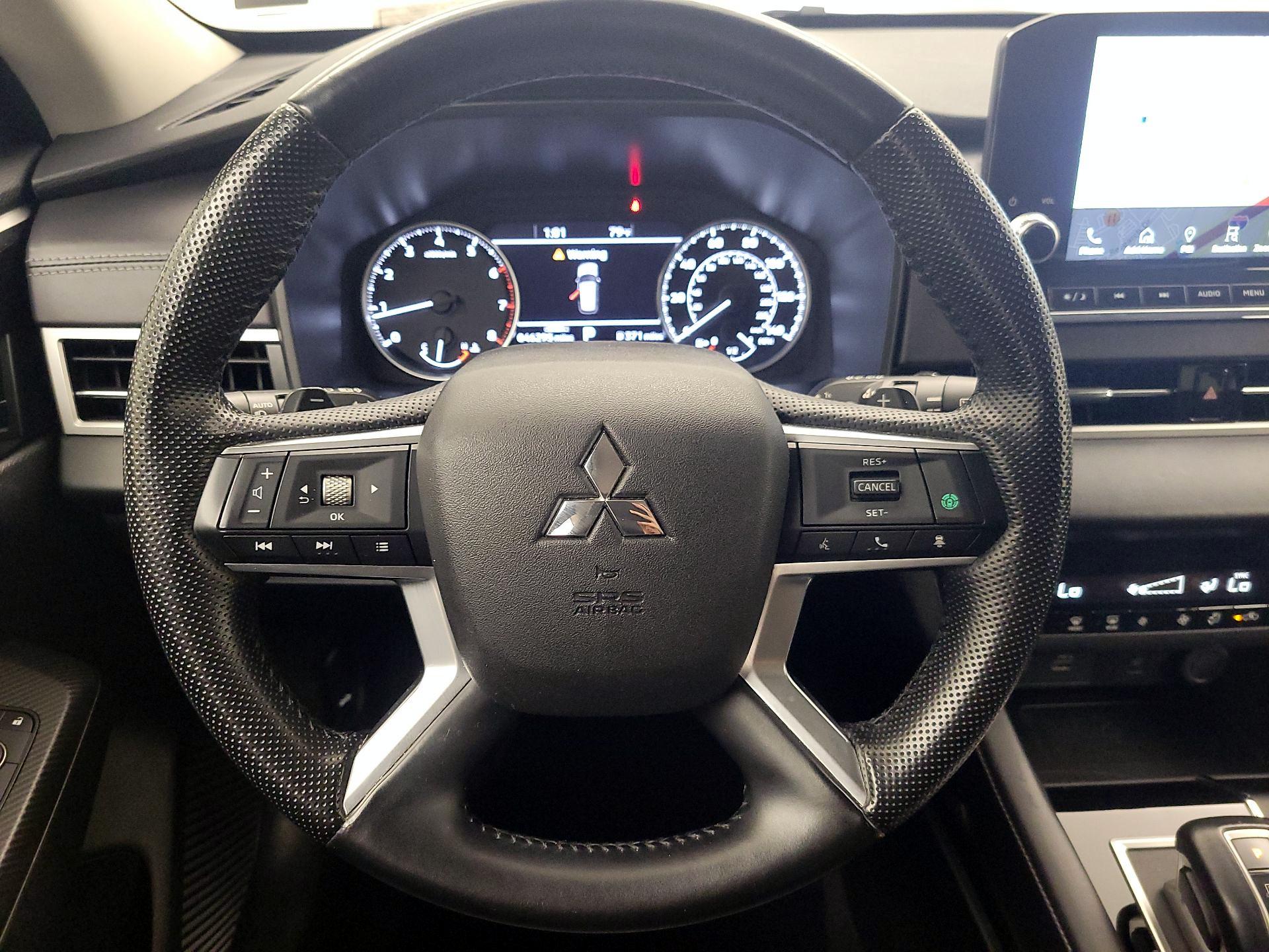 Thumbnail: 2024 Mitsubishi Outlander - 10
