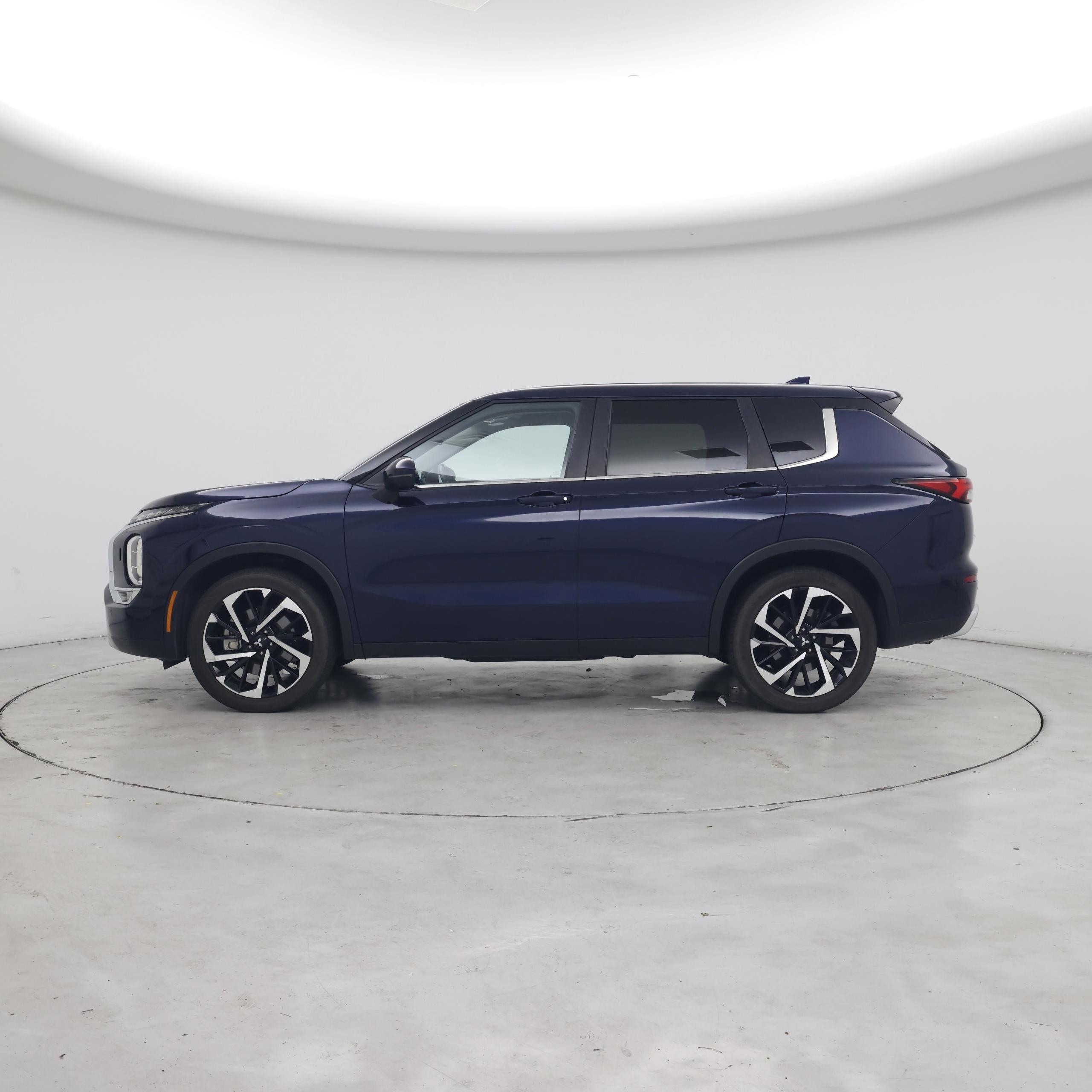 Thumbnail: 2024 Mitsubishi Outlander - 3