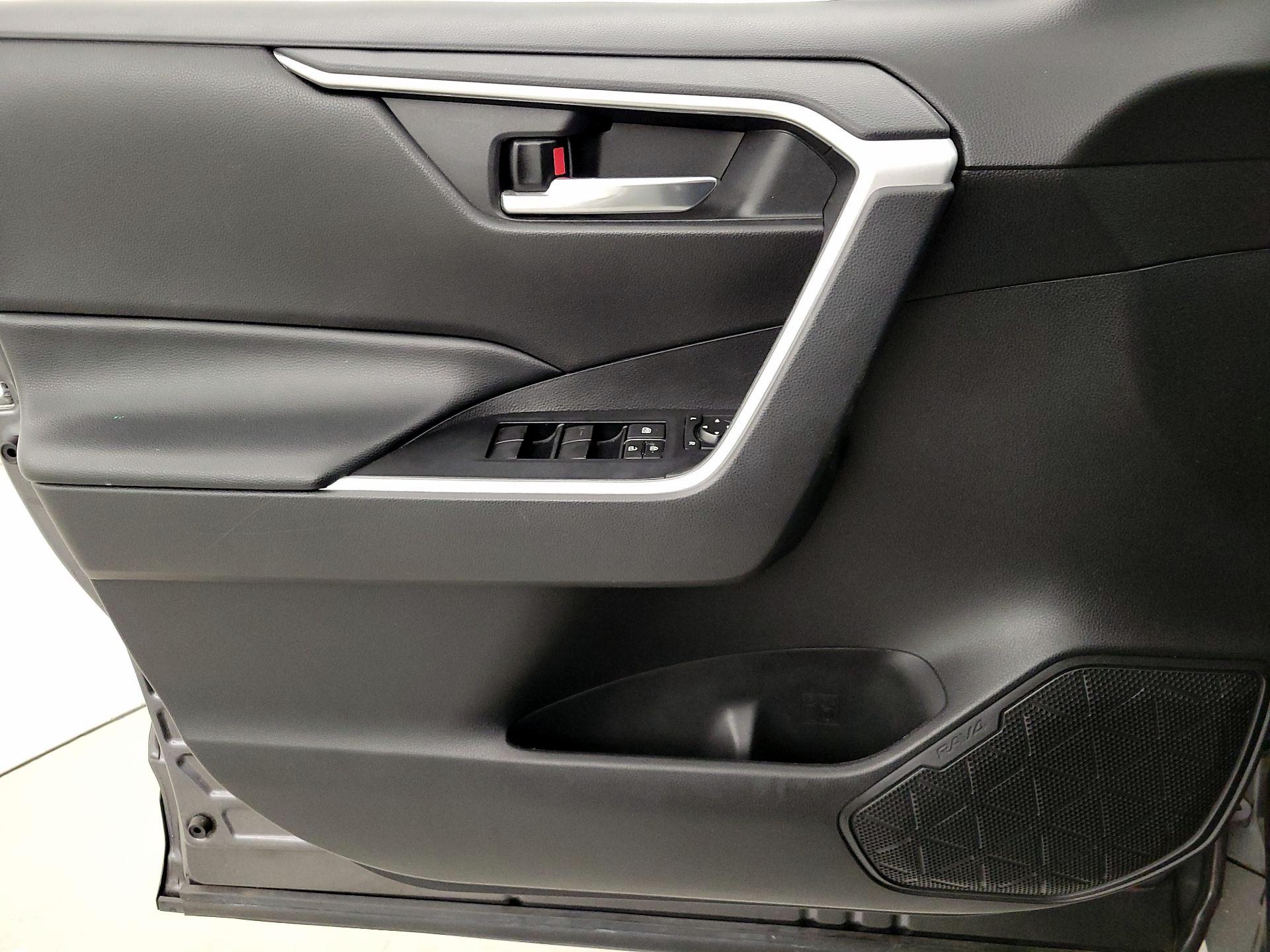 Thumbnail: 2021 Toyota RAV4 - 12