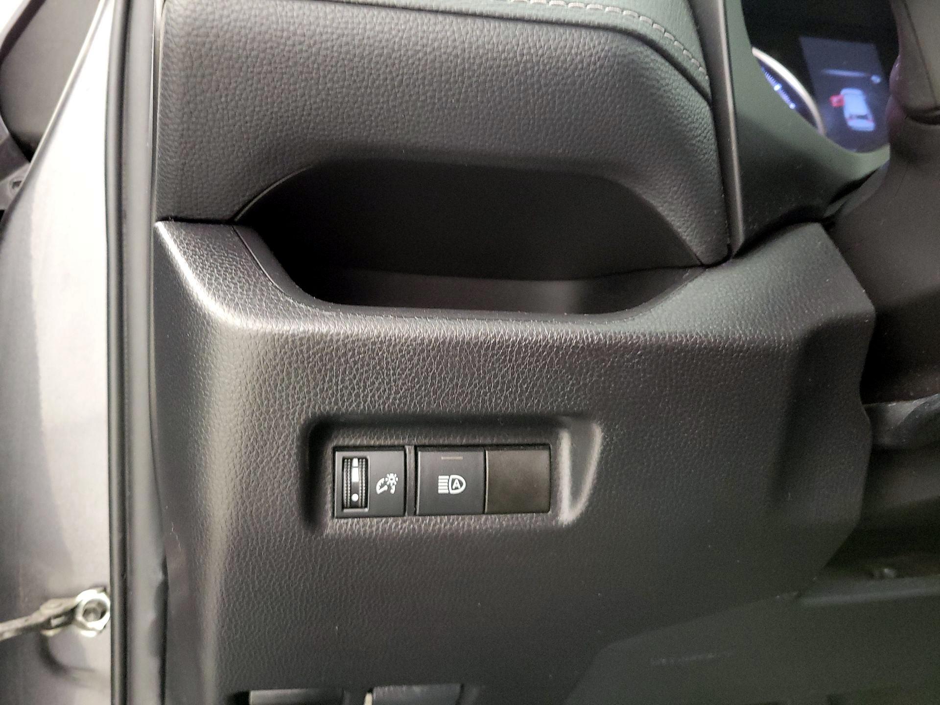 Thumbnail: 2021 Toyota RAV4 - 13