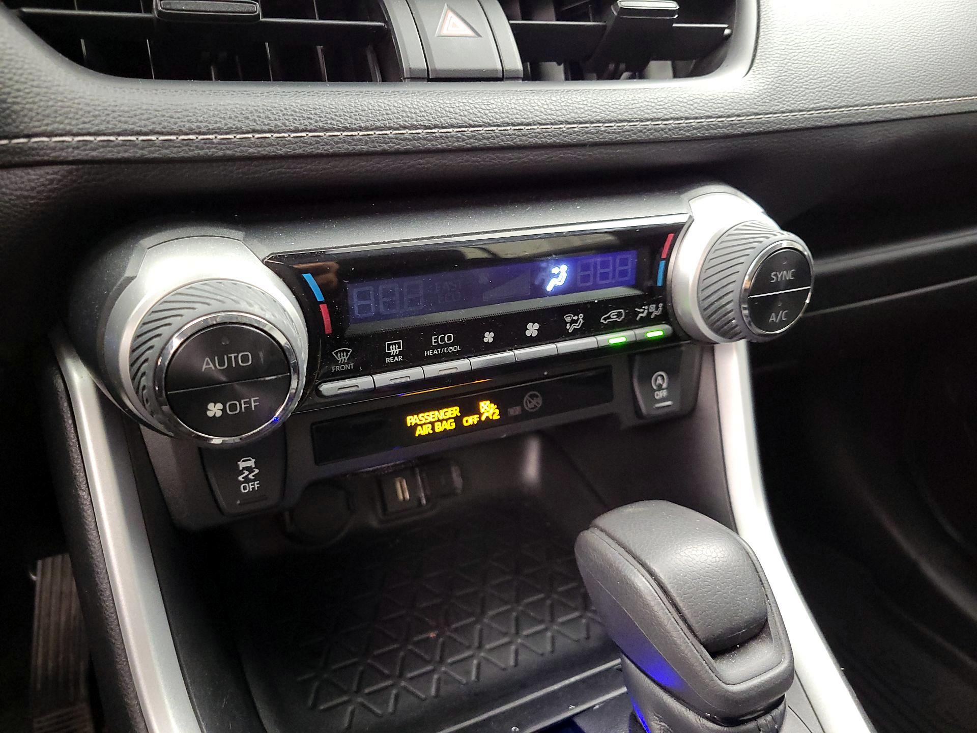 Thumbnail: 2021 Toyota RAV4 - 17