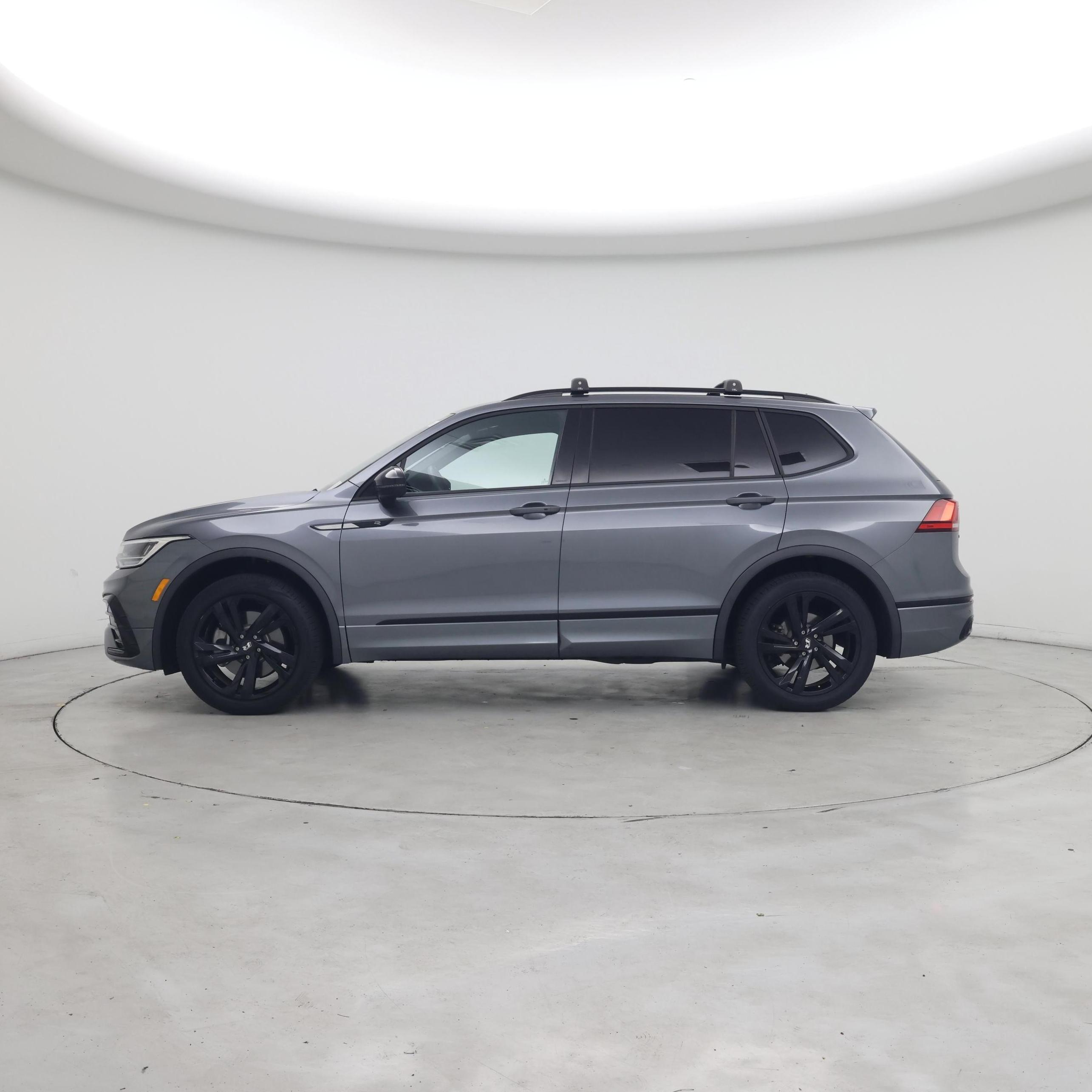 Thumbnail: 2023 Volkswagen Tiguan - 3