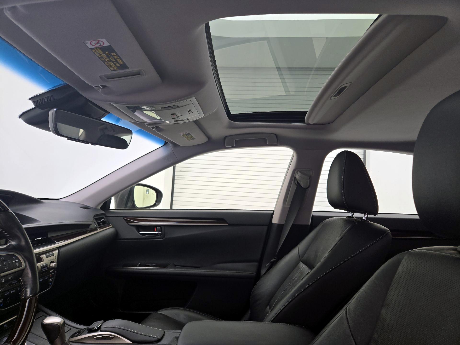 Thumbnail: 2016 Lexus ES - 18