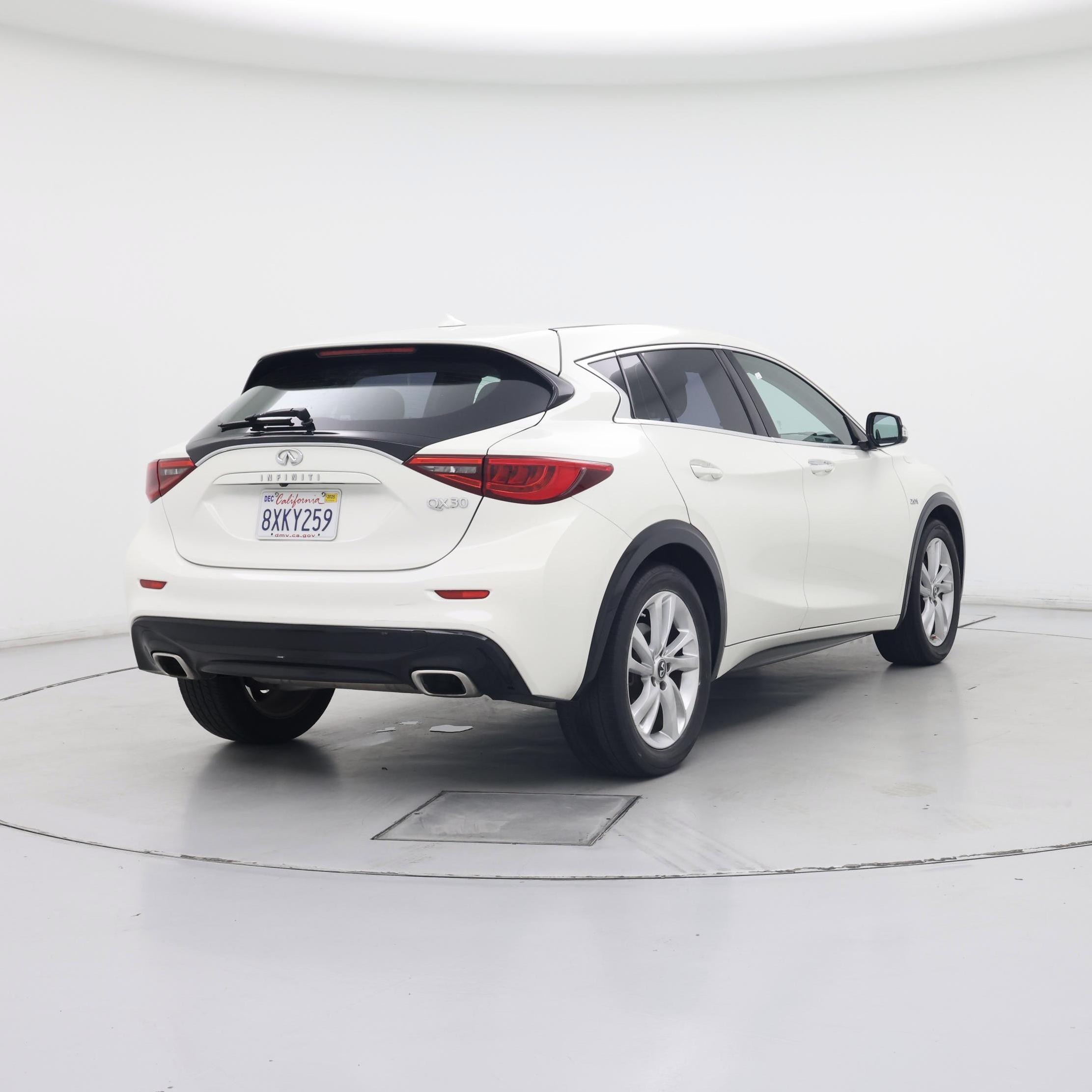 Thumbnail: 2018 INFINITI QX30 - 8