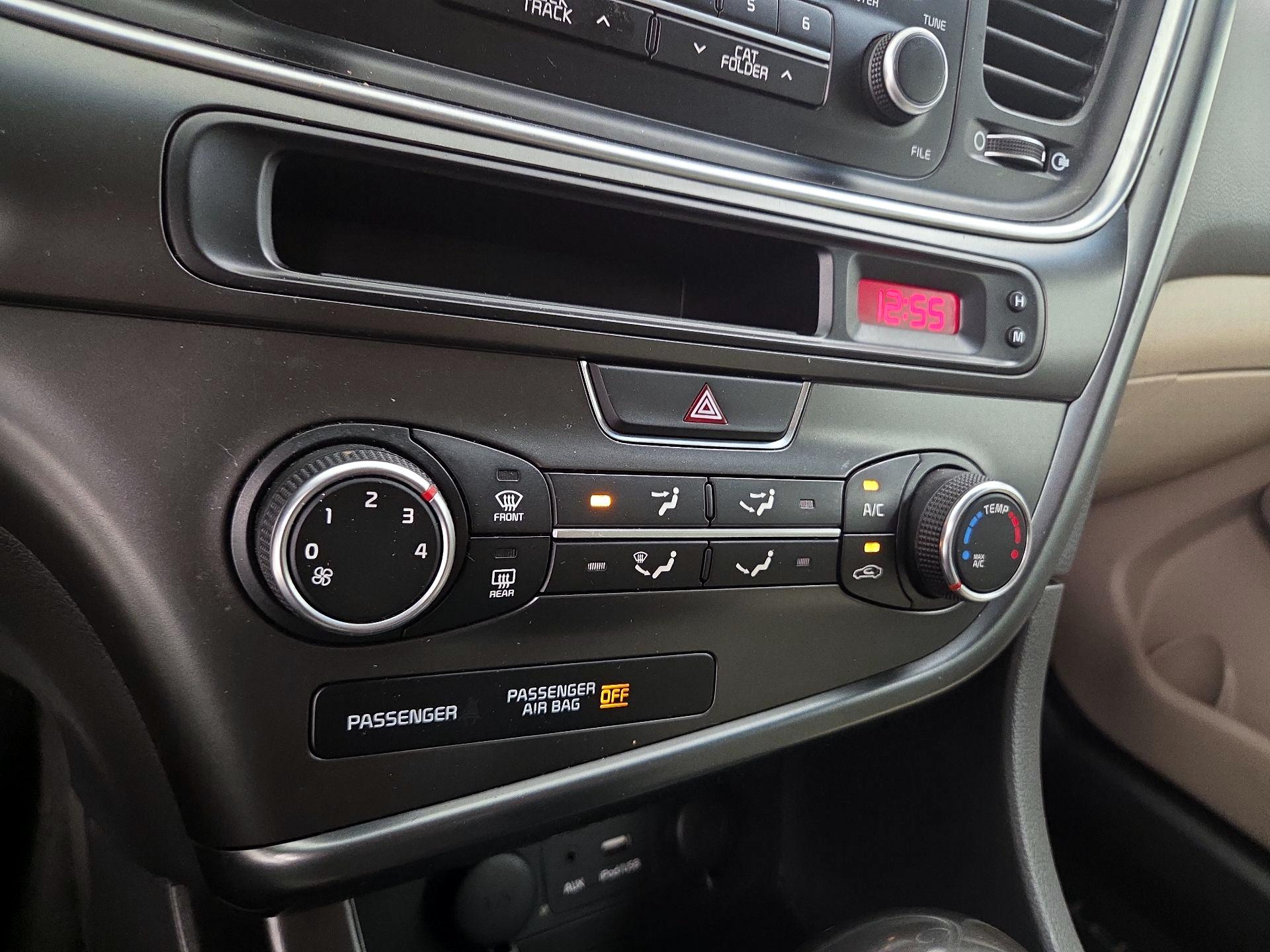 Thumbnail: 2015 Kia Optima - 15