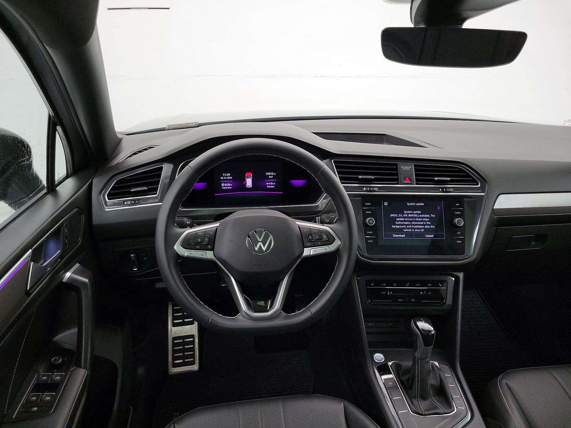 Thumbnail: 2023 Volkswagen Tiguan - 10