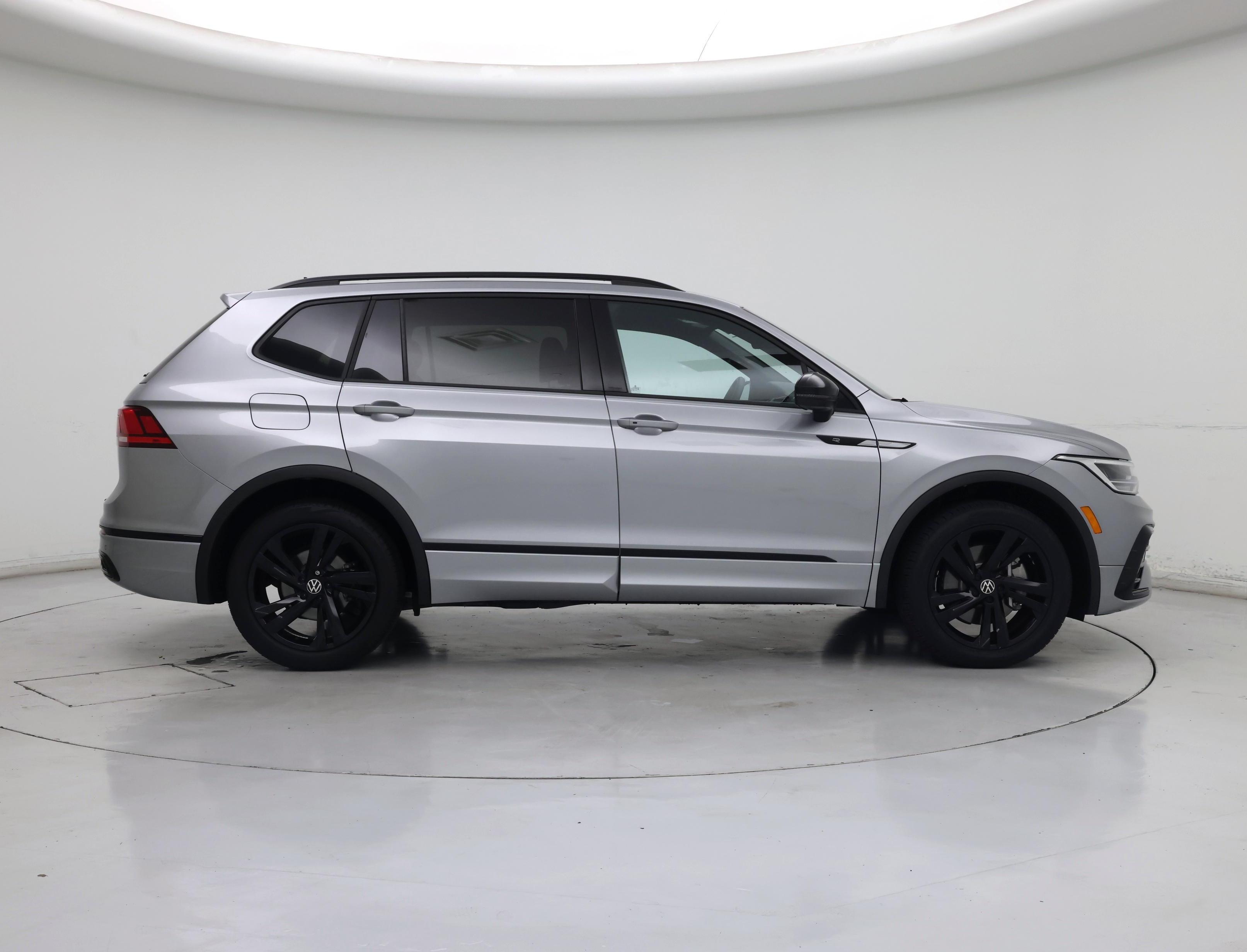 Thumbnail: 2023 Volkswagen Tiguan - 7