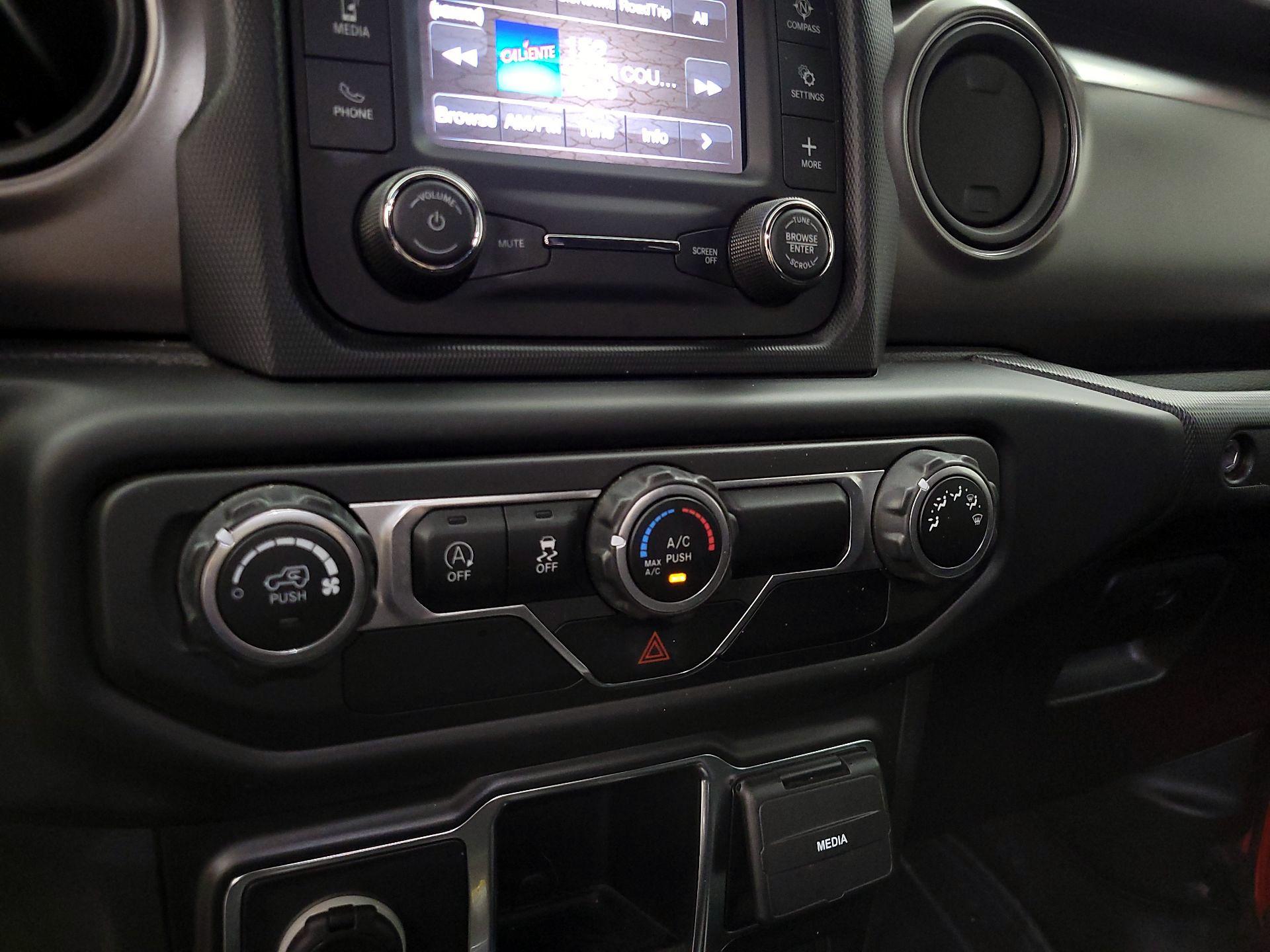 Thumbnail: 2021 Jeep Gladiator - 16