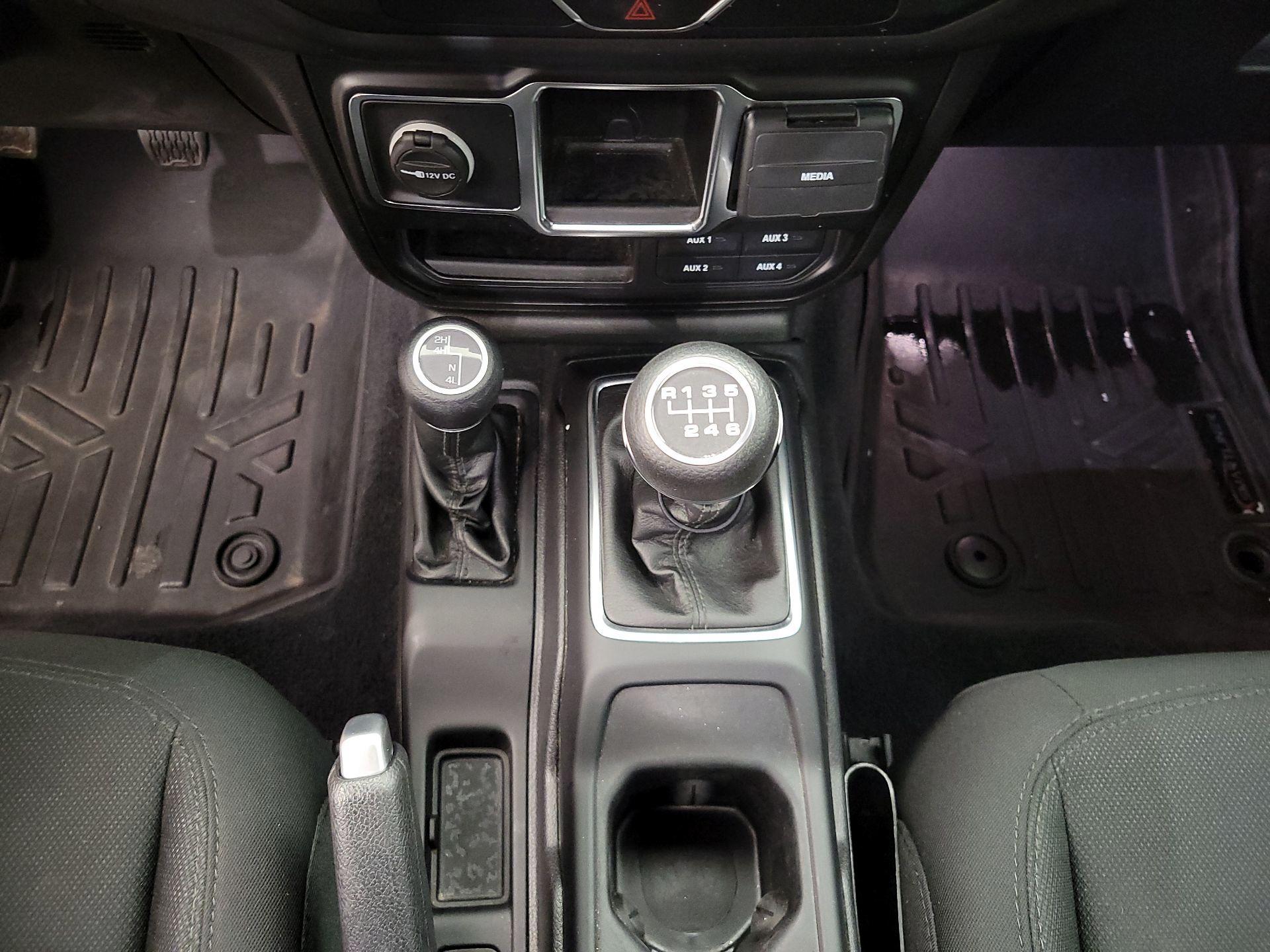 Thumbnail: 2021 Jeep Gladiator - 17