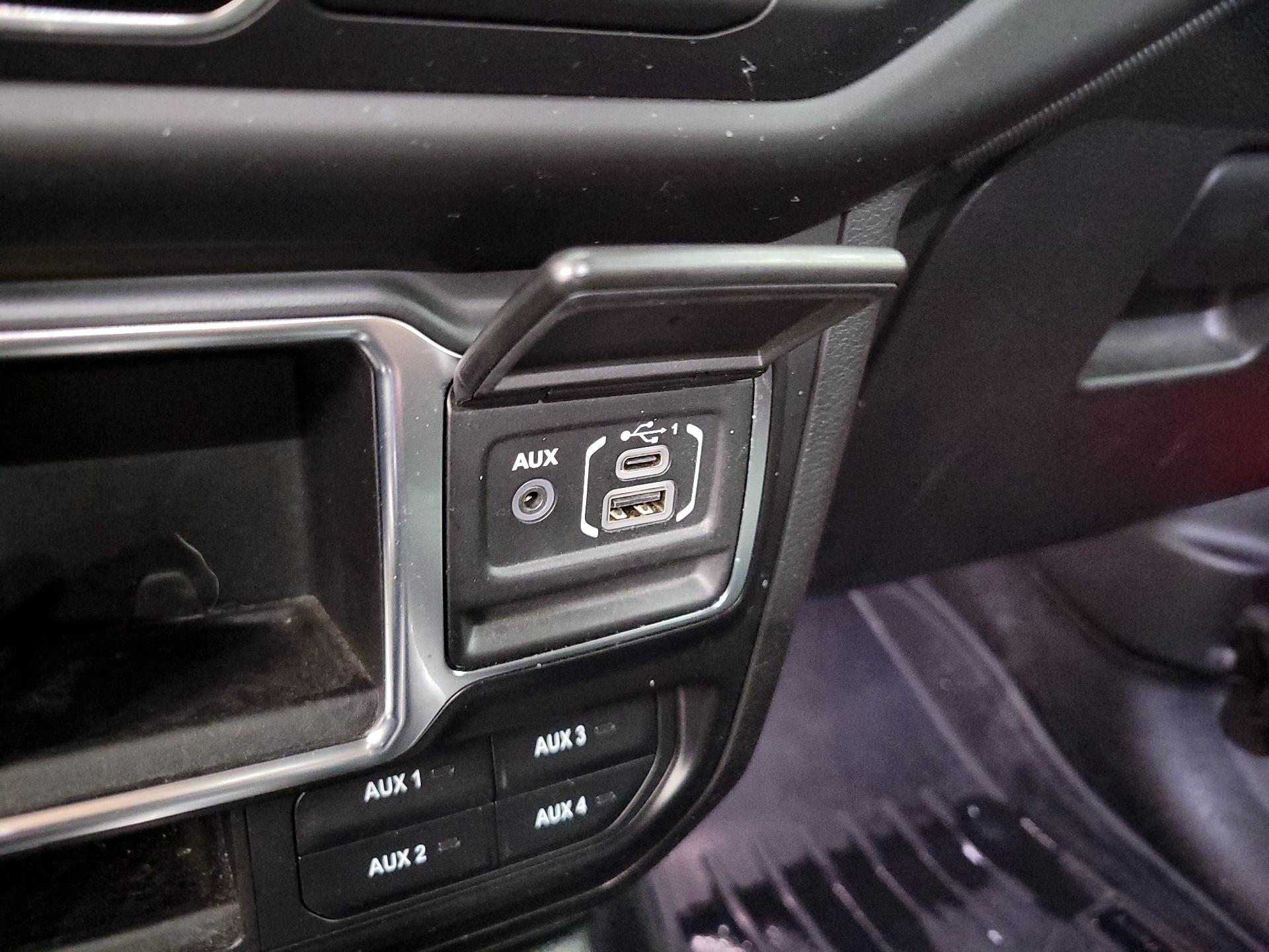 Thumbnail: 2021 Jeep Gladiator - 18