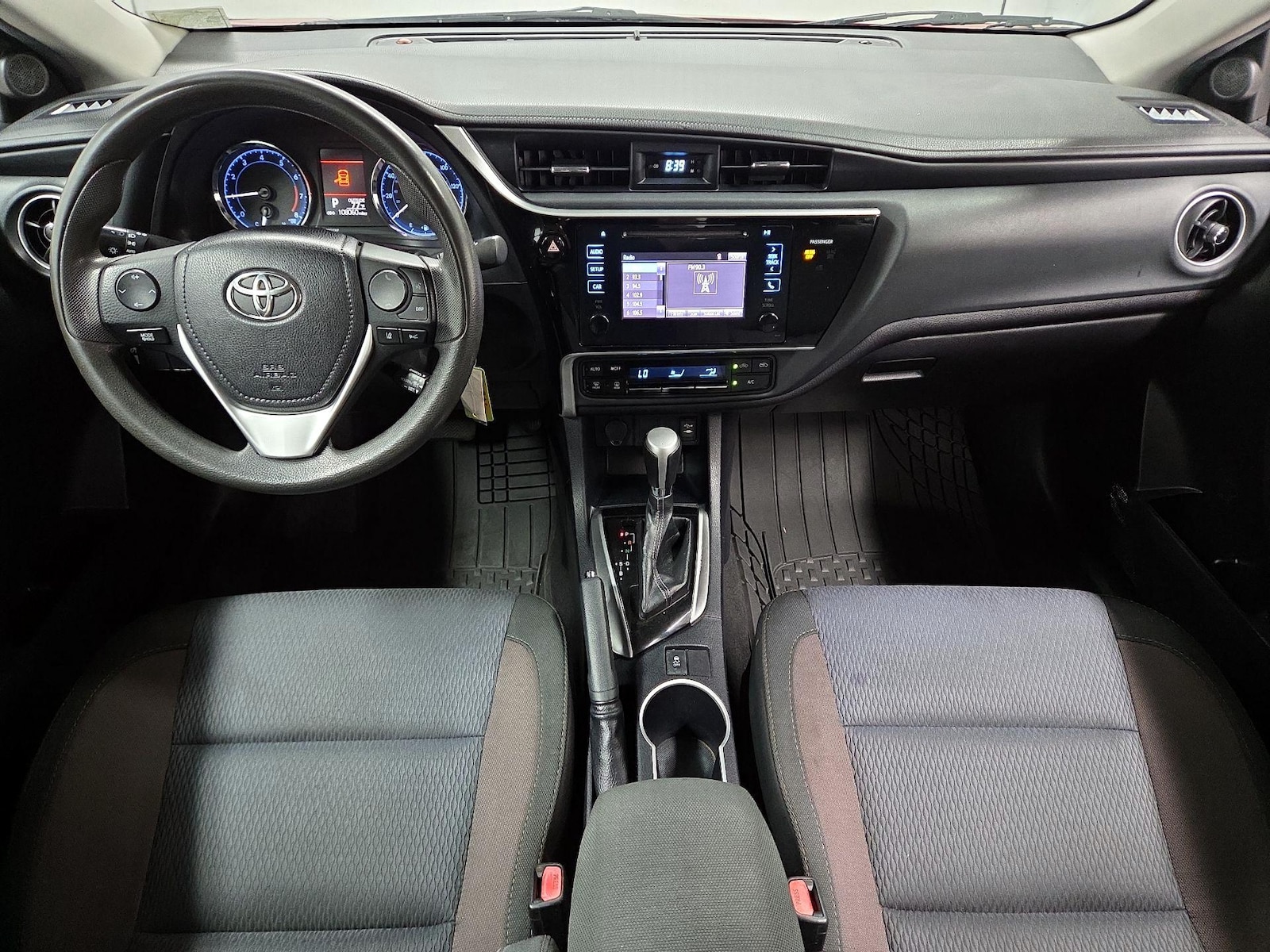 2017 Toyota Corolla LE - Photo 10