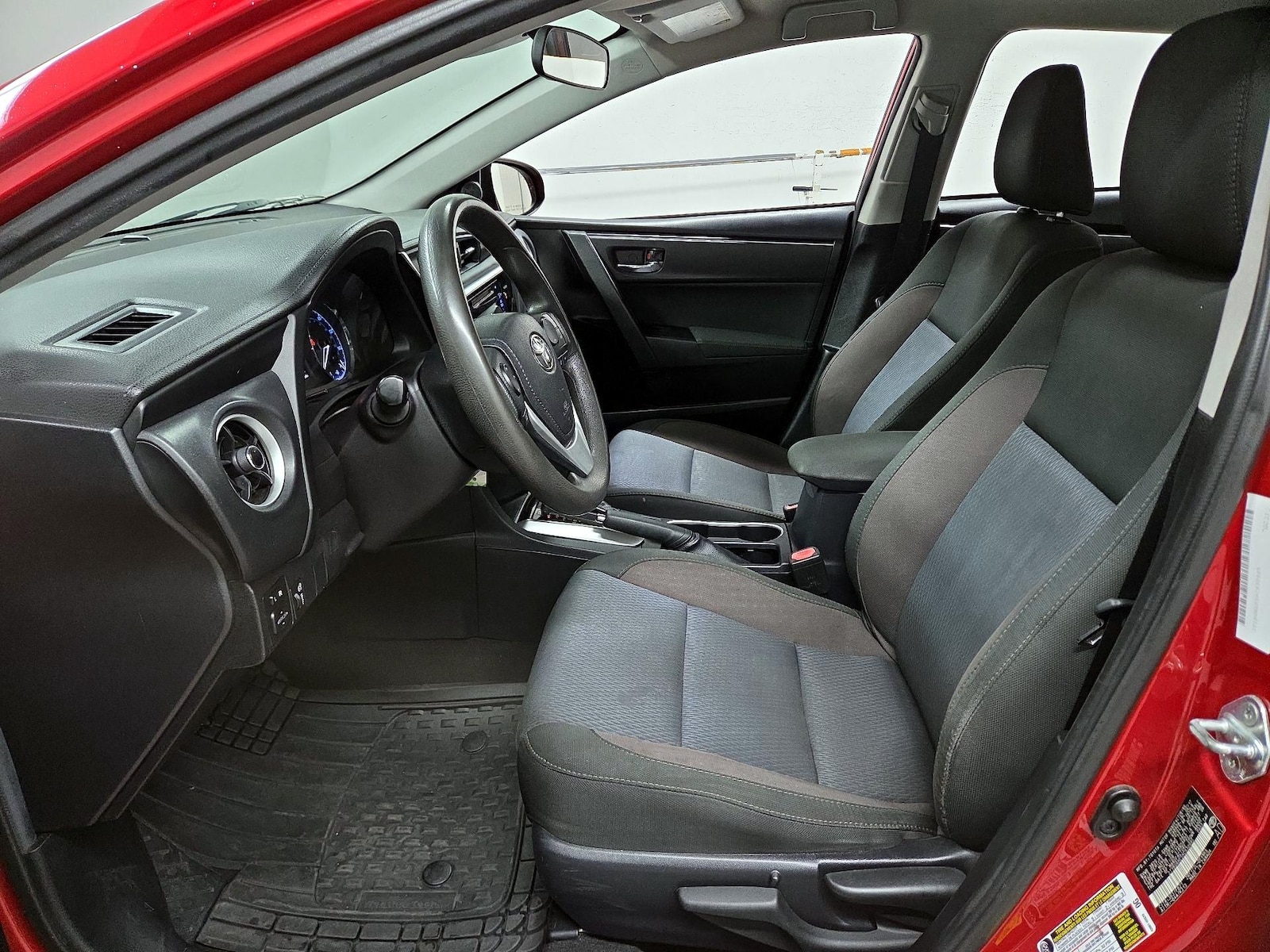 2017 Toyota Corolla LE - Photo 12