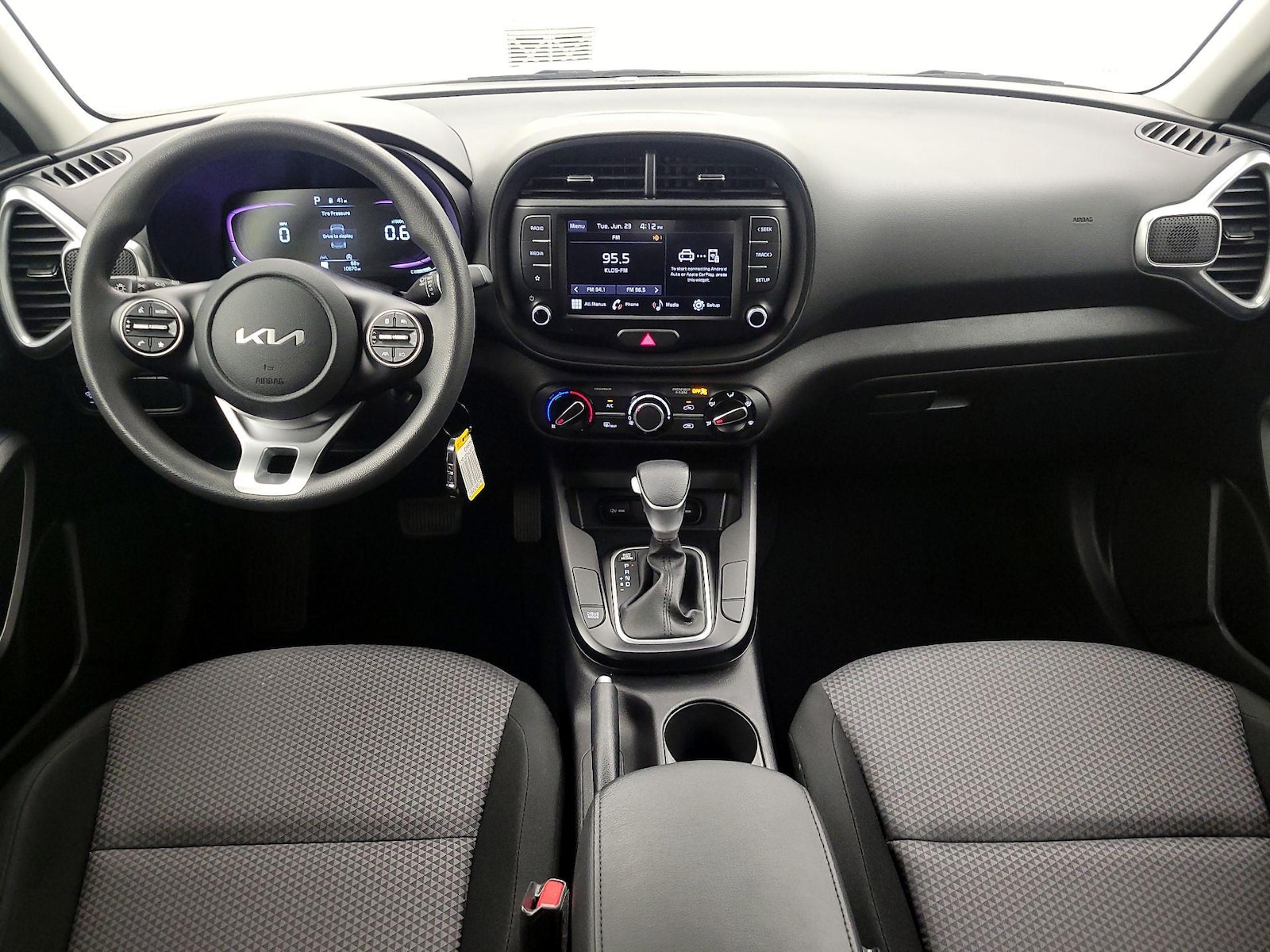 2023 Kia Soul LX - Photo 10
