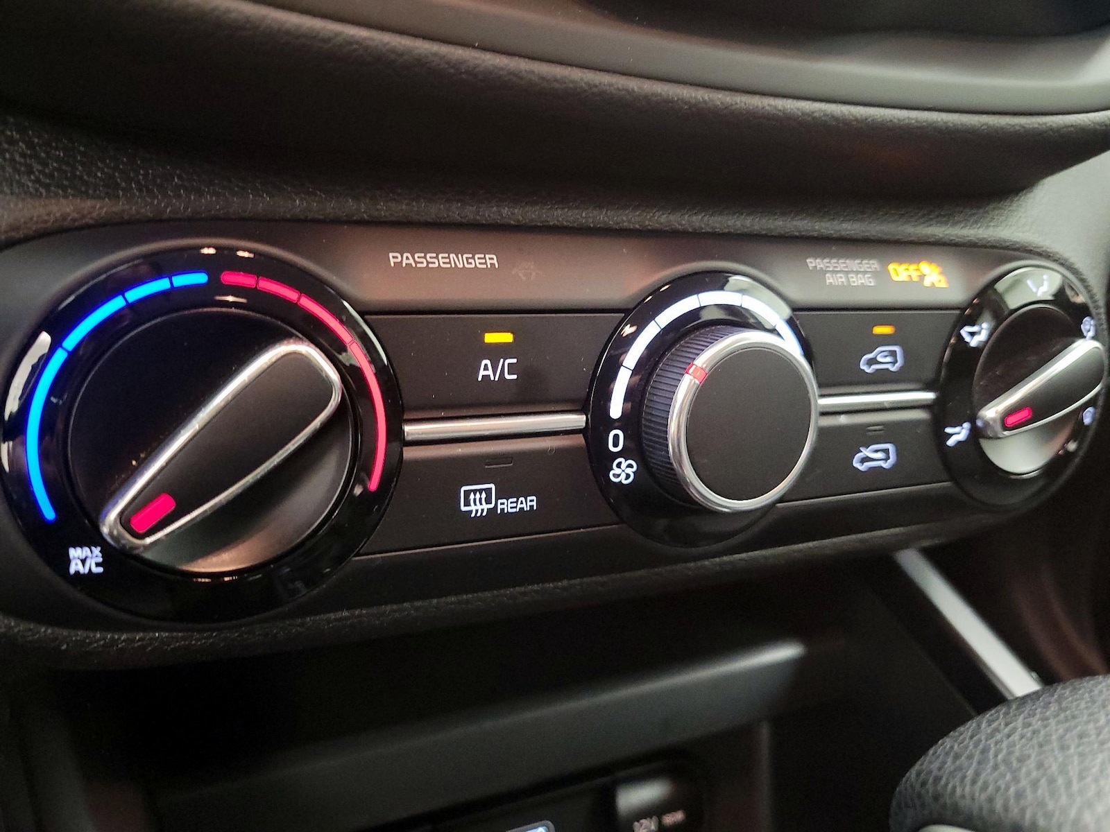2023 Kia Soul LX - Photo 17