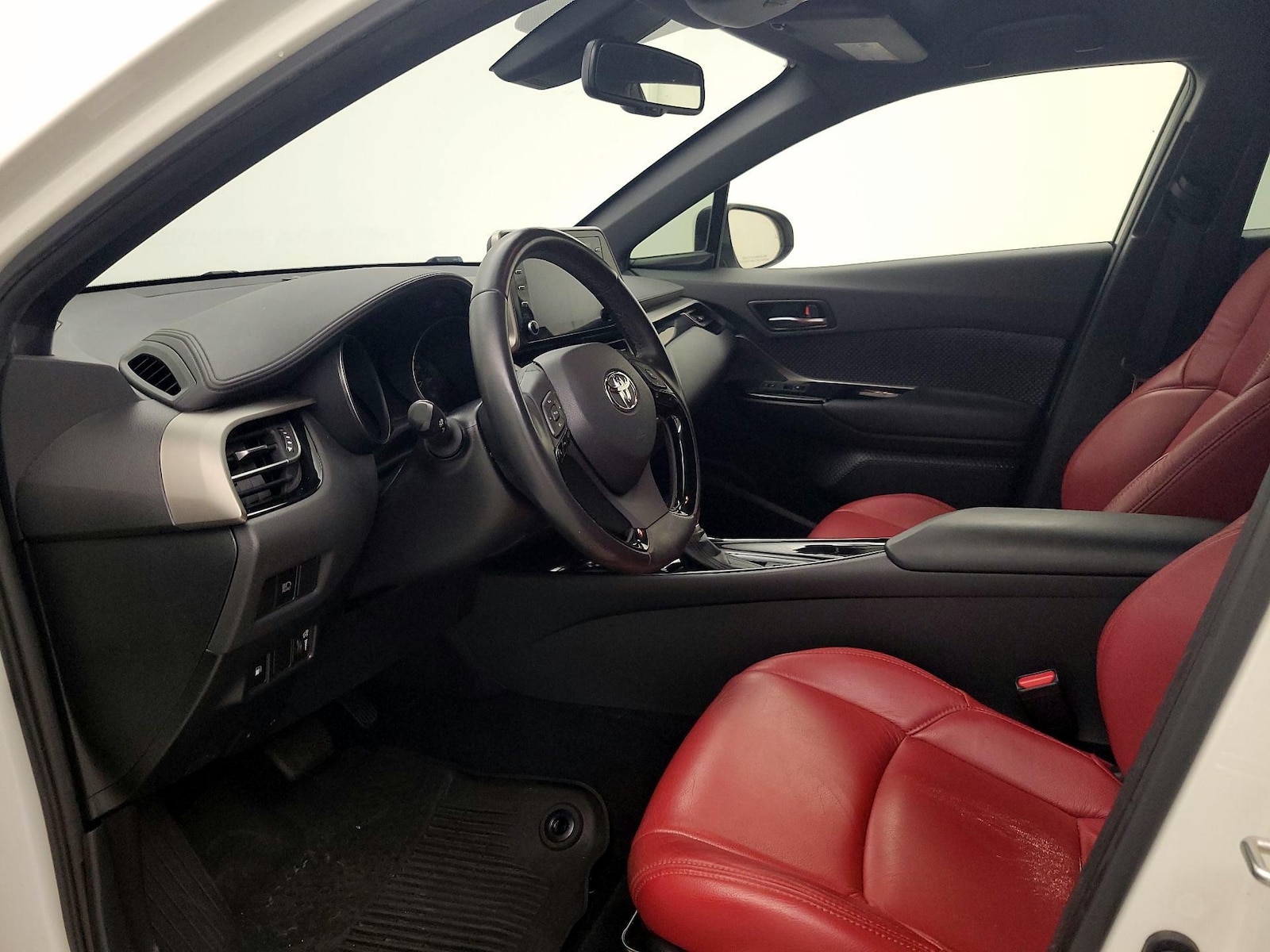 2019 Toyota C-HR XLE - Photo 12