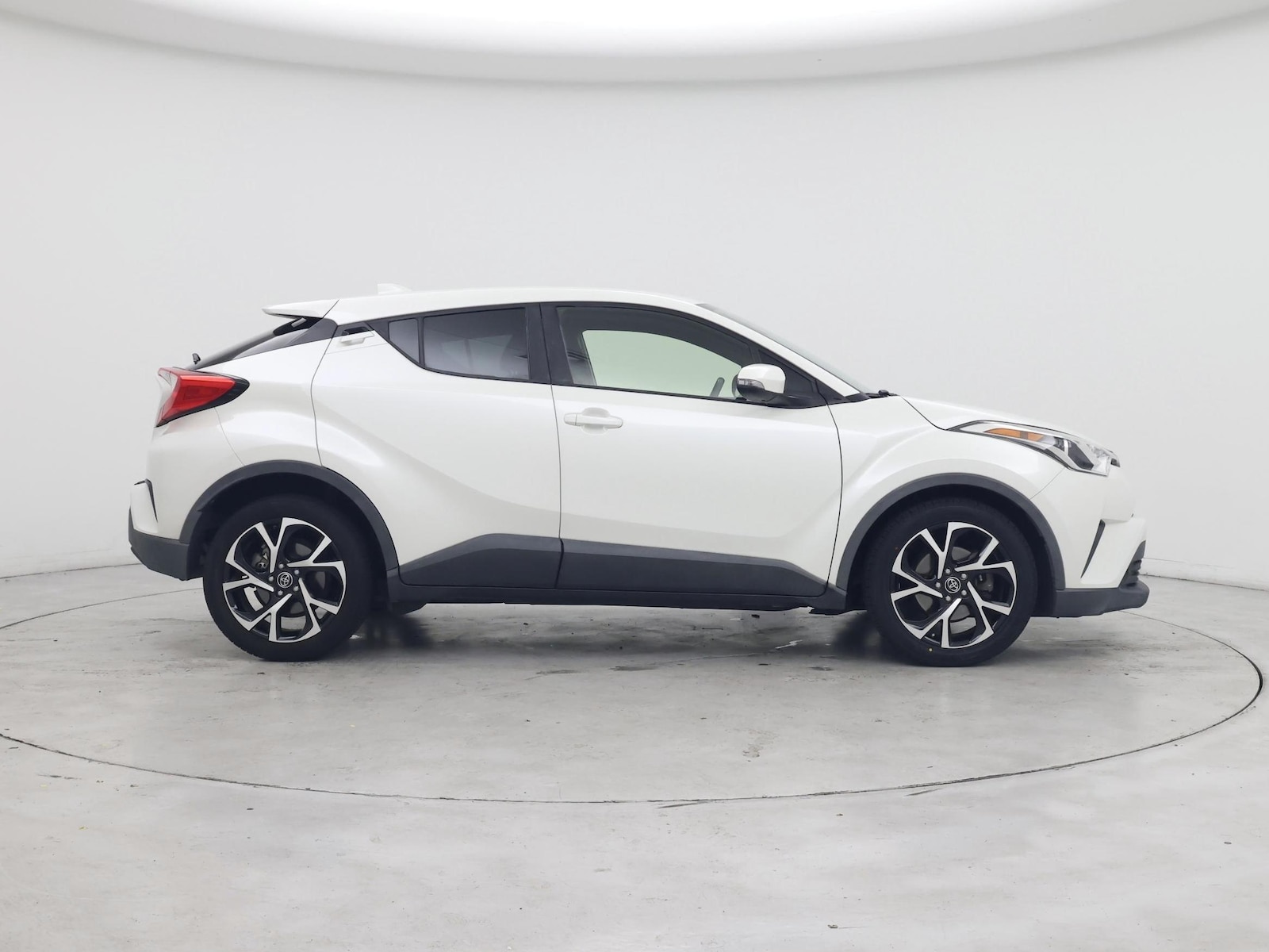 2019 Toyota C-HR XLE - Photo 8