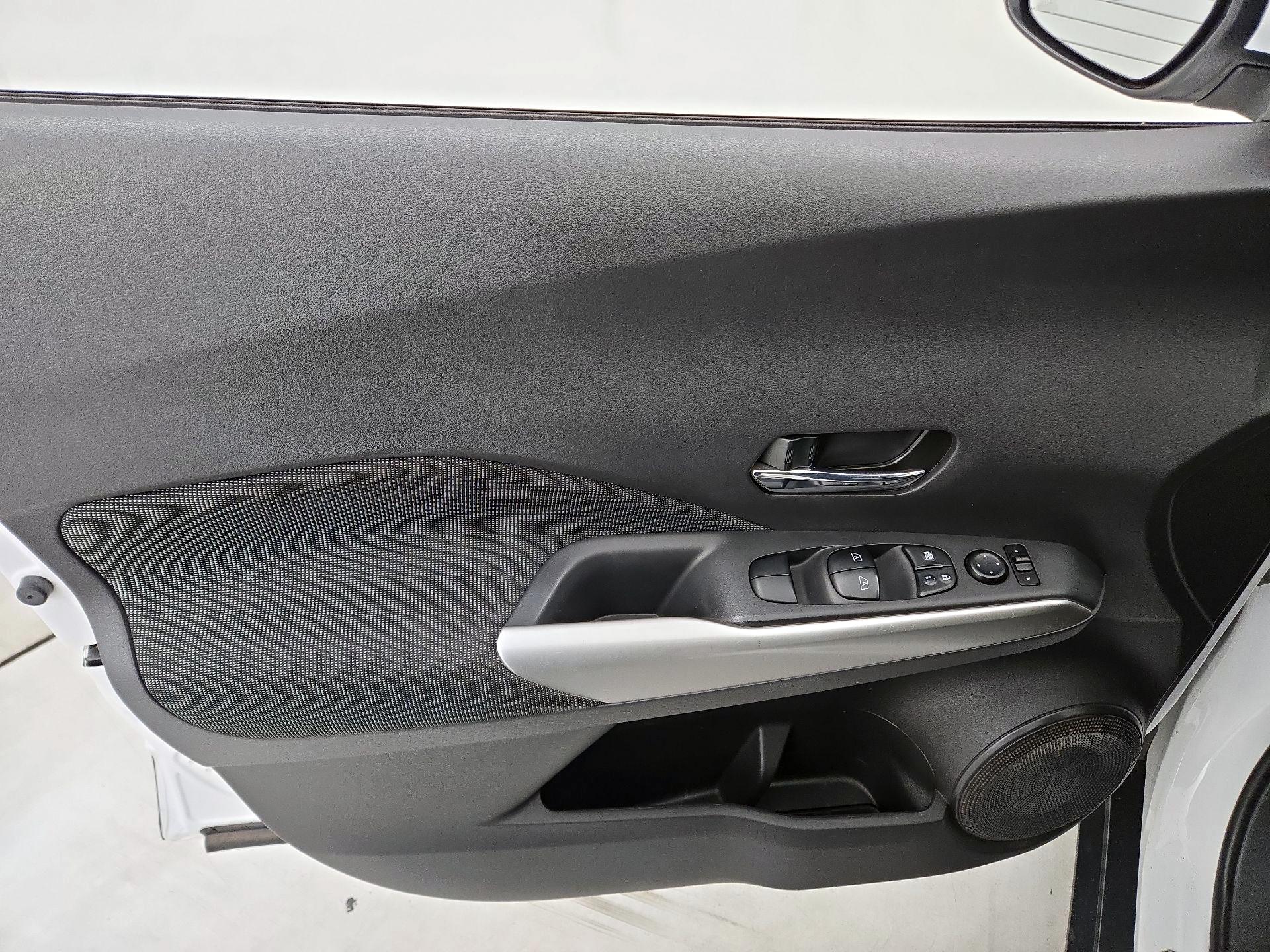 Thumbnail: 2020 Nissan Kicks - 12