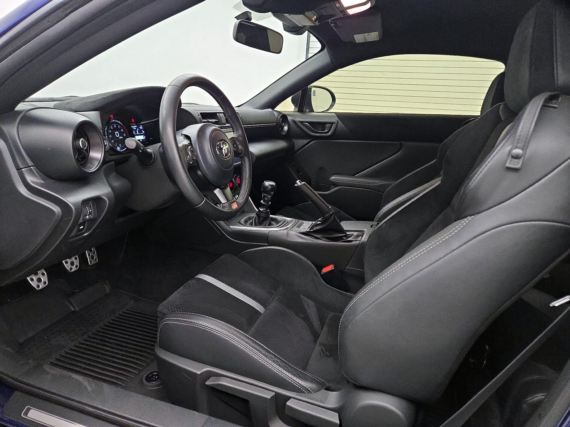 Thumbnail: 2025 Toyota GR86 - 11