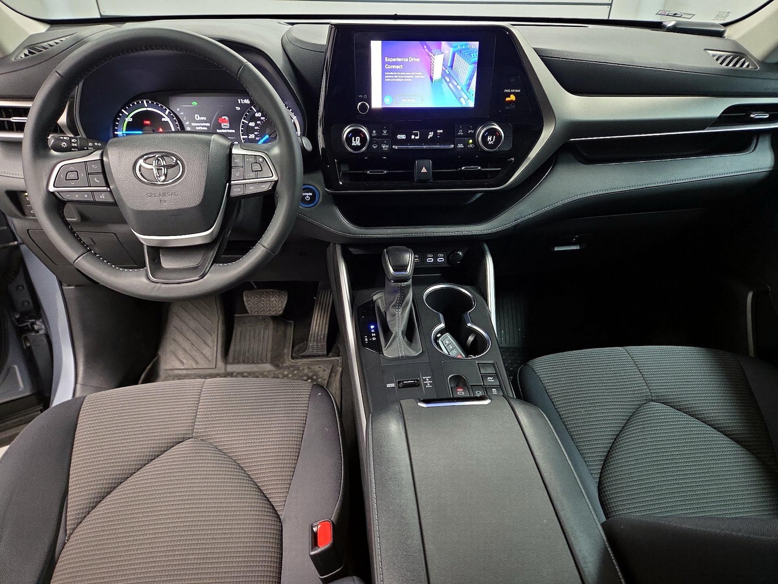 2023 Toyota Highlander LE - Photo 10