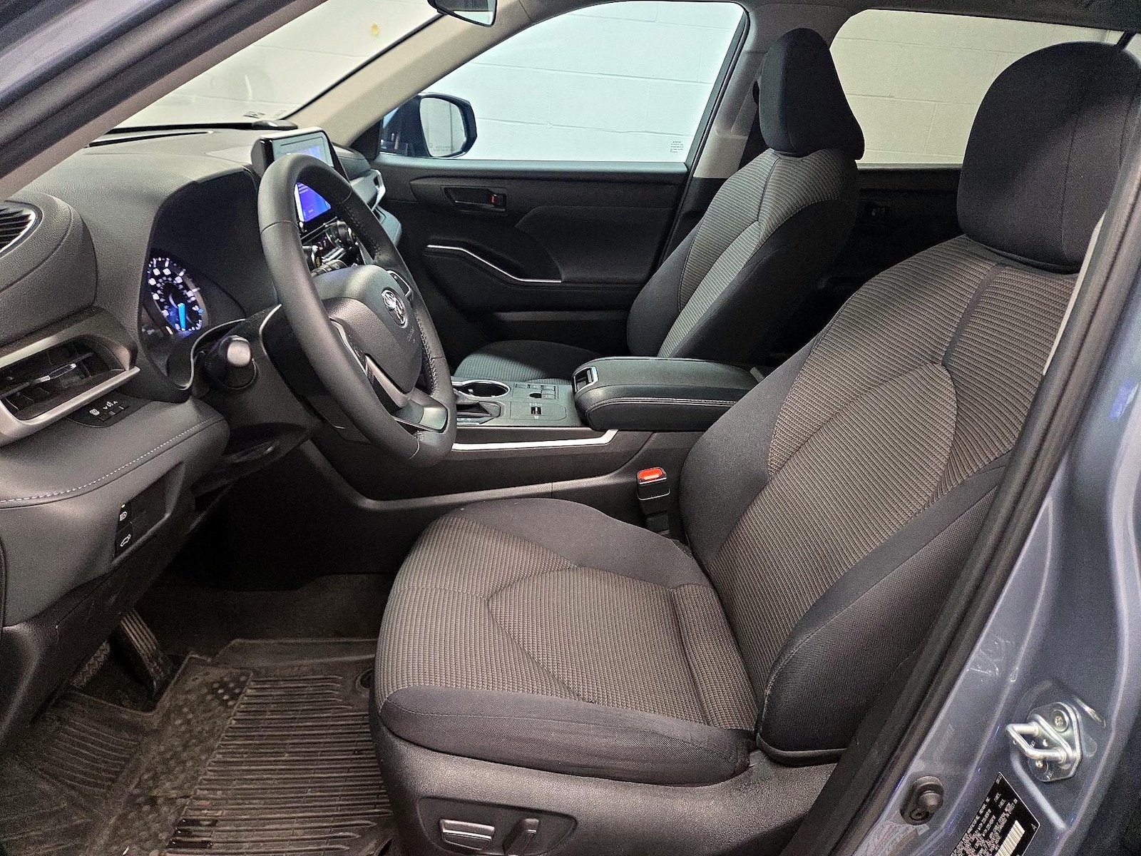 2023 Toyota Highlander LE - Photo 12