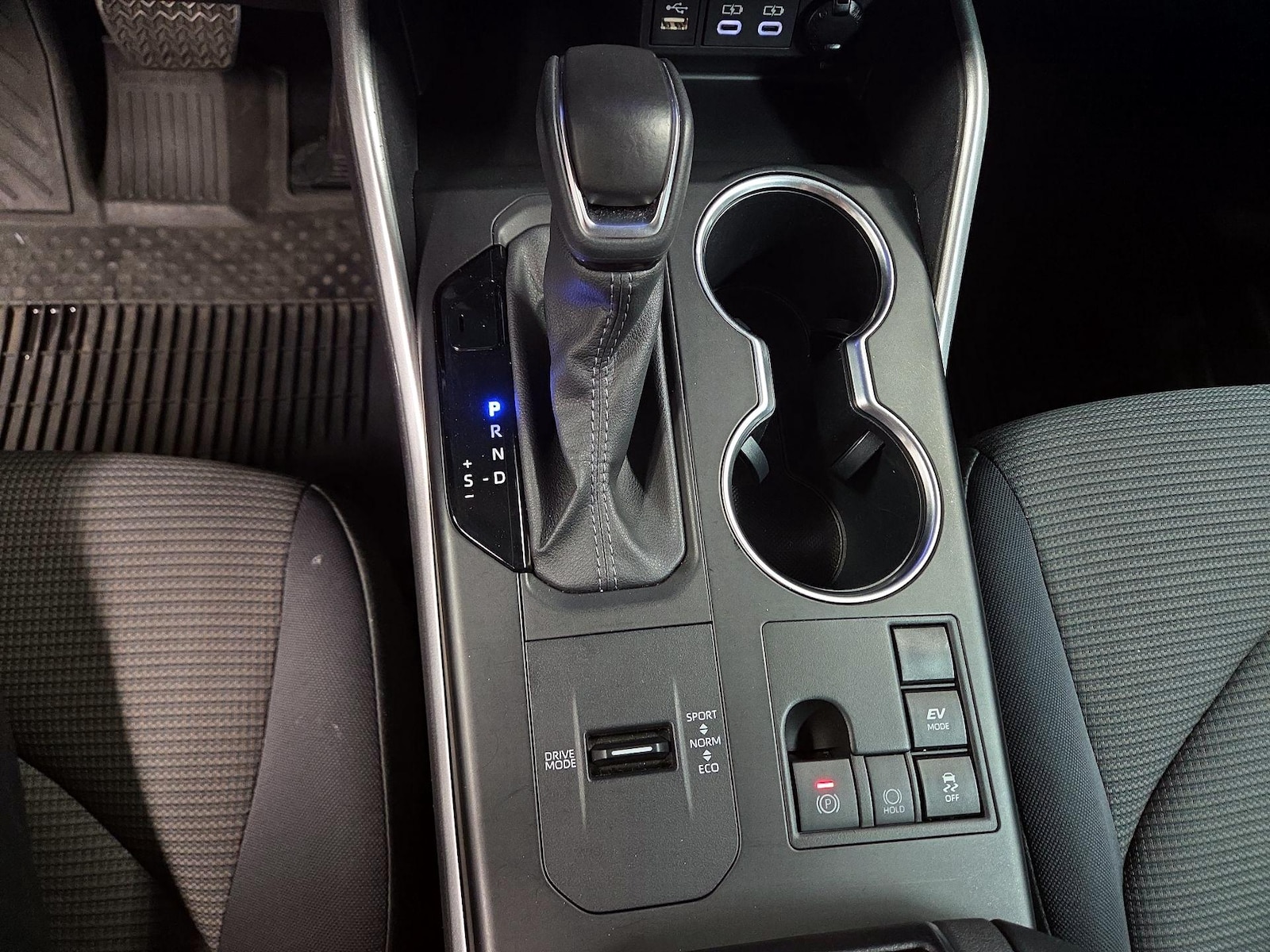 2023 Toyota Highlander LE - Photo 18