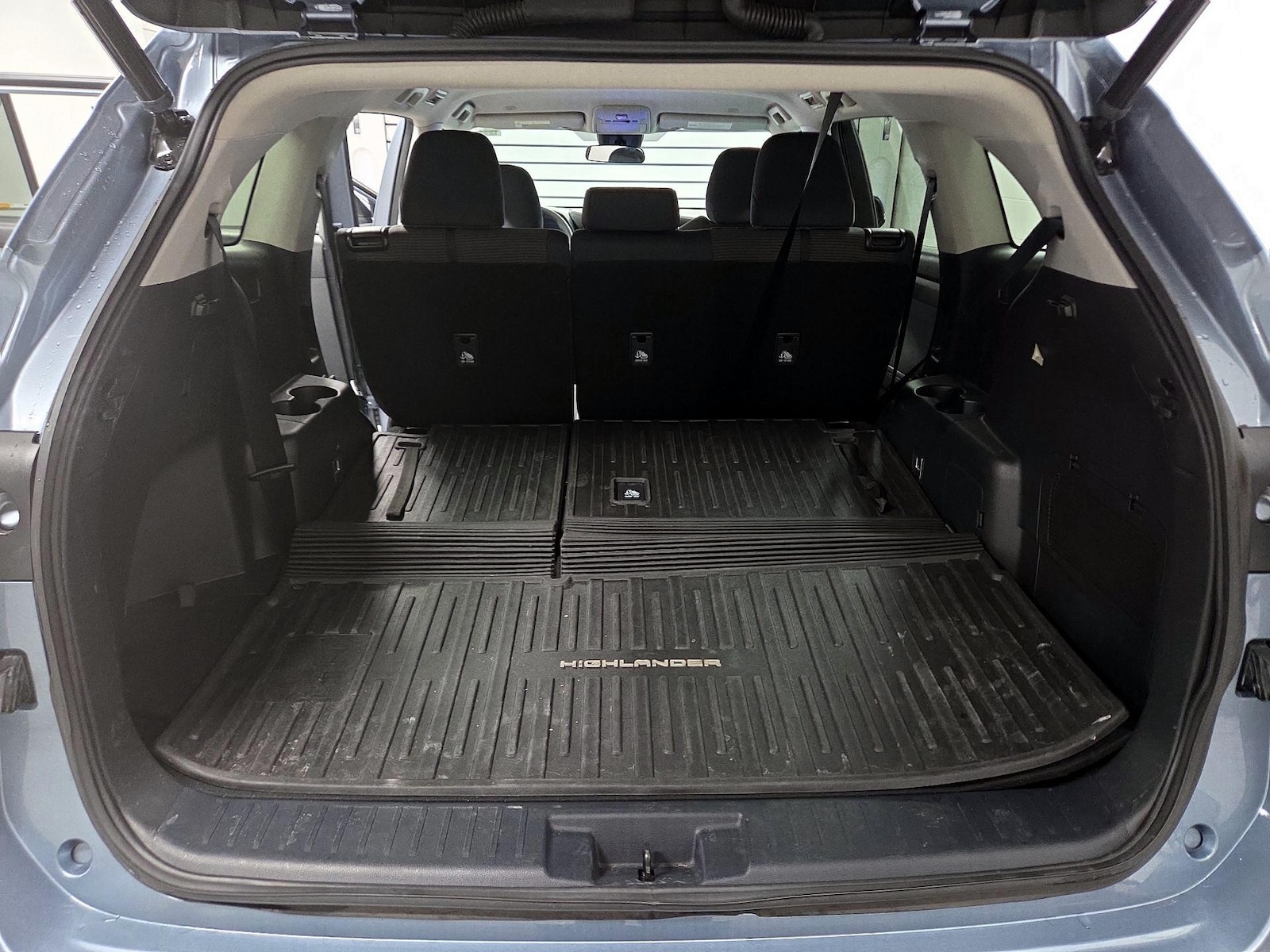 2023 Toyota Highlander LE - Photo 22