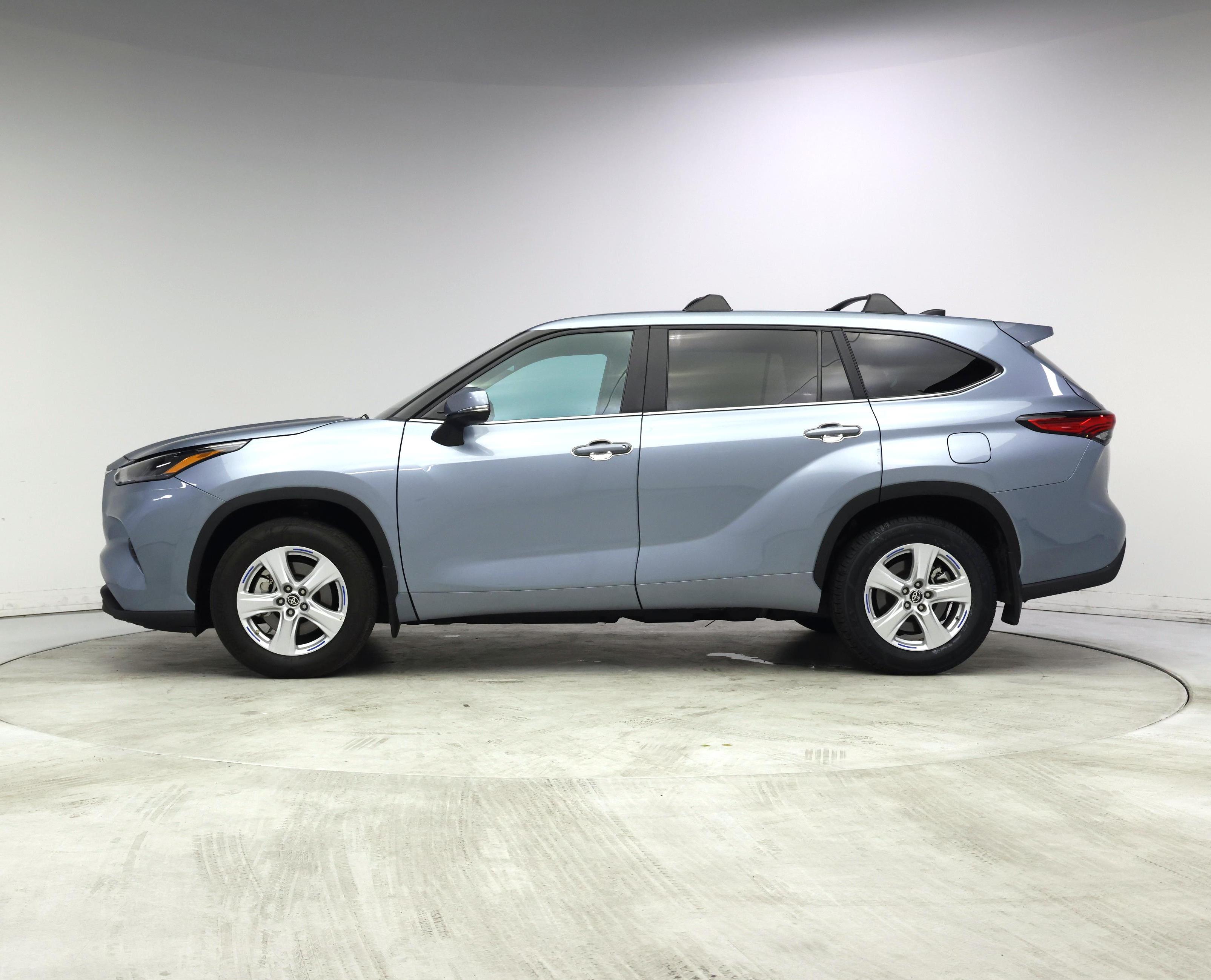 Thumbnail: 2023 Toyota Highlander - 3