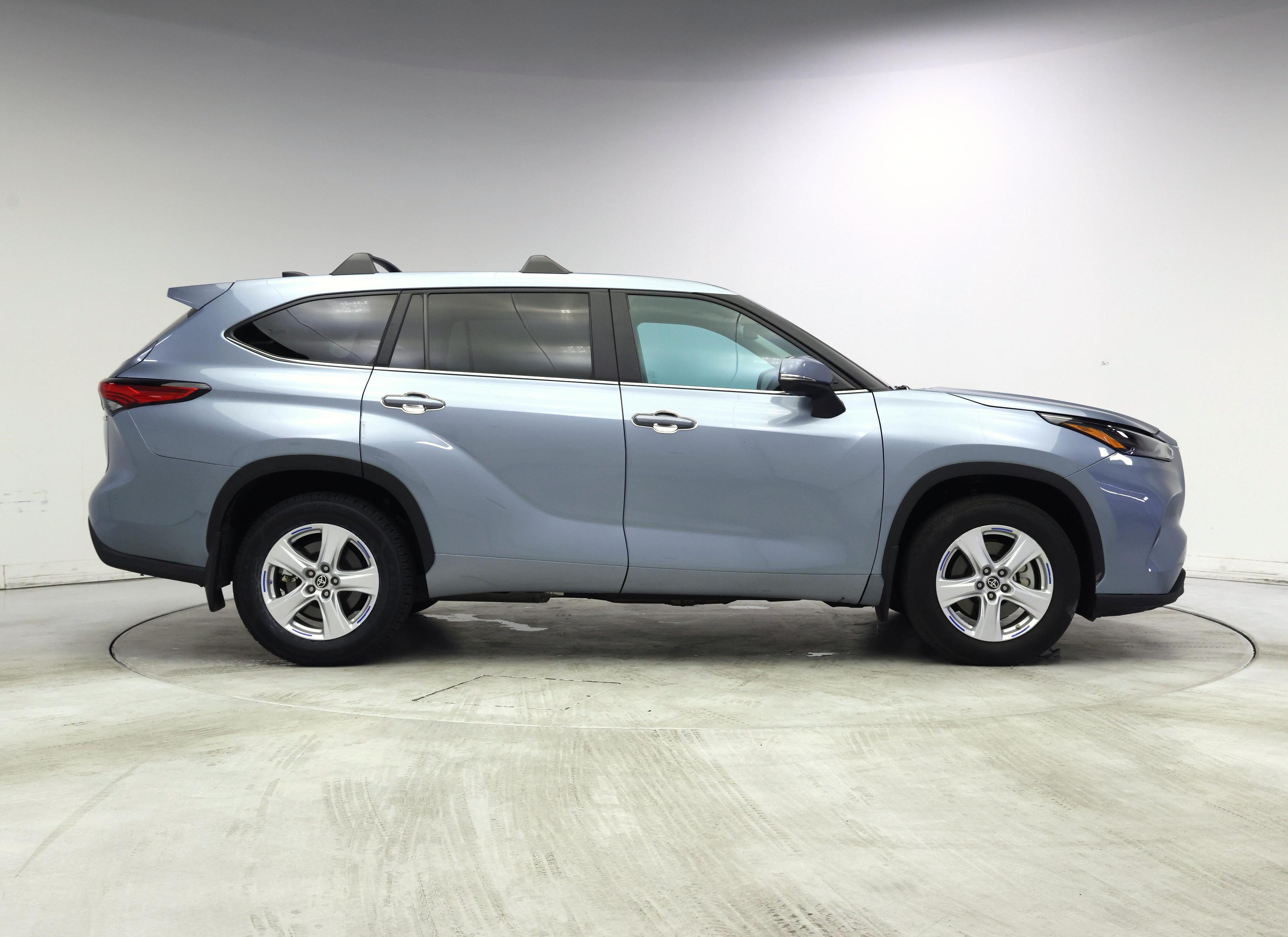 Thumbnail: 2023 Toyota Highlander - 7