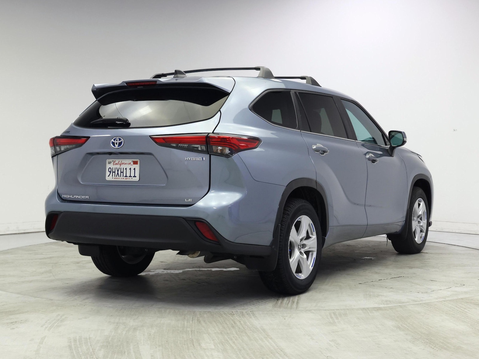 2023 Toyota Highlander LE - Photo 9