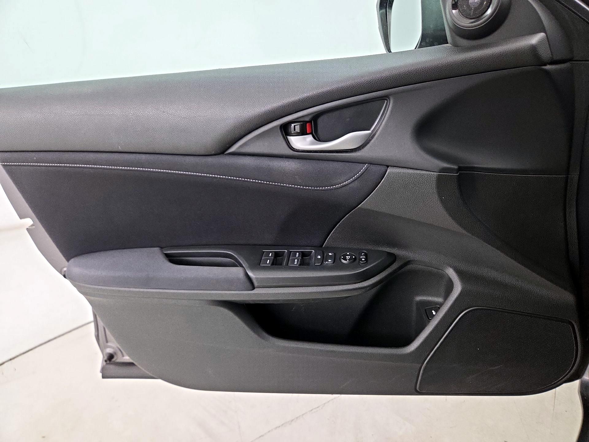 Thumbnail: 2020 Honda Insight - 12