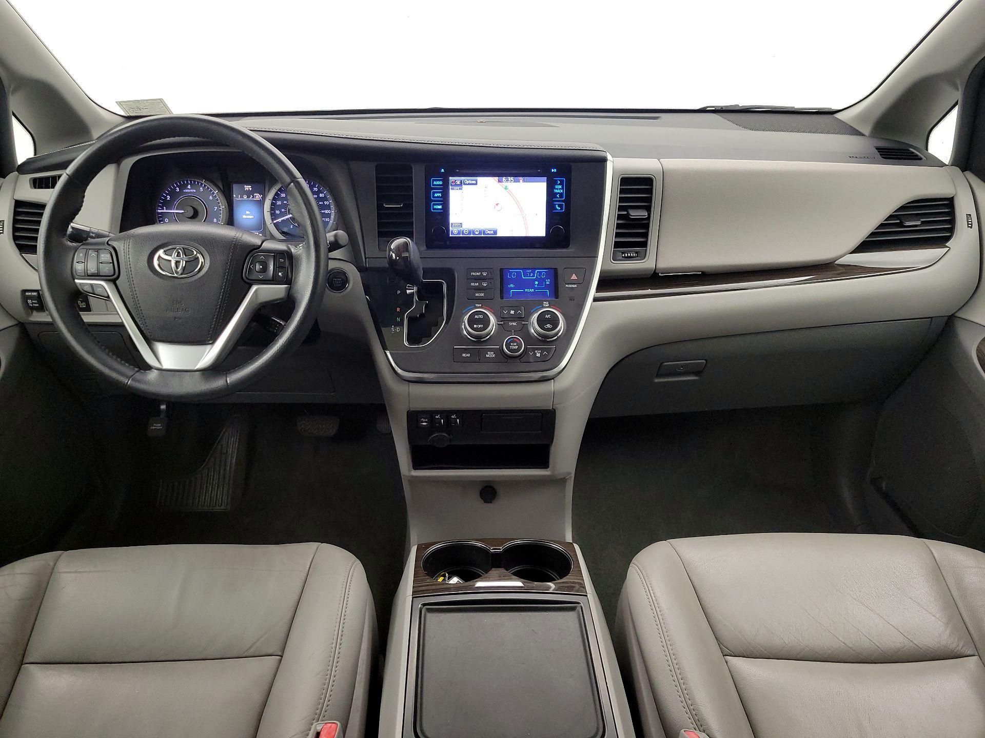 Thumbnail: 2017 Toyota Sienna - 9