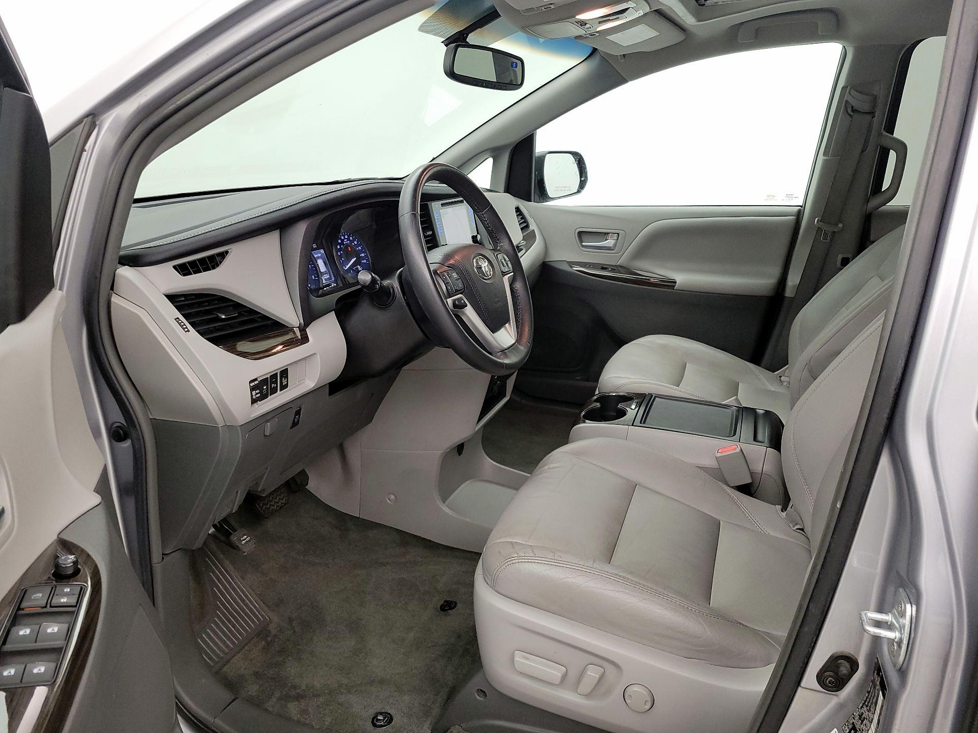 Thumbnail: 2017 Toyota Sienna - 11