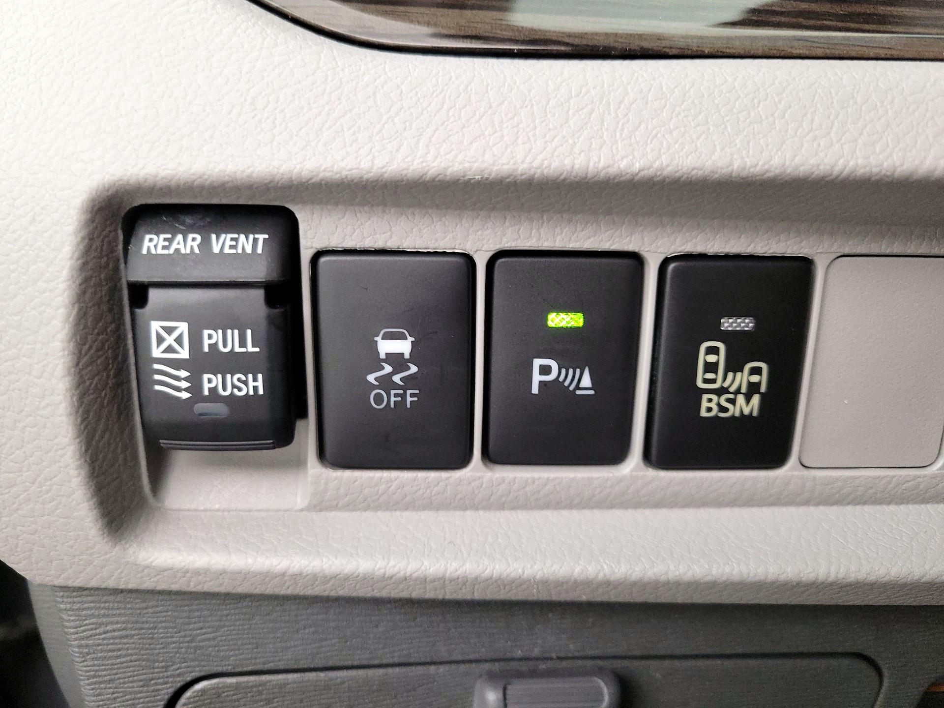 Thumbnail: 2017 Toyota Sienna - 13