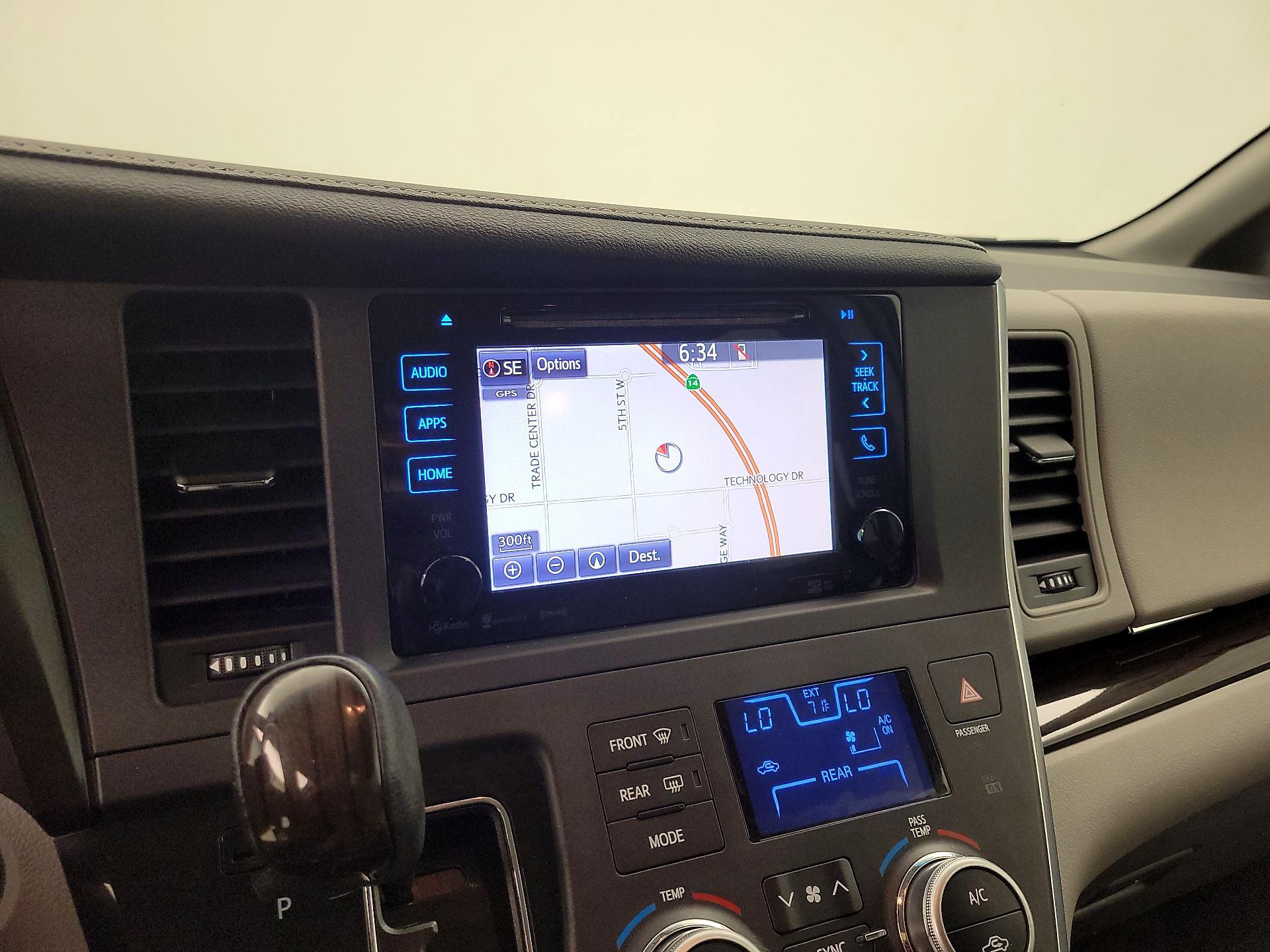 Thumbnail: 2017 Toyota Sienna - 14