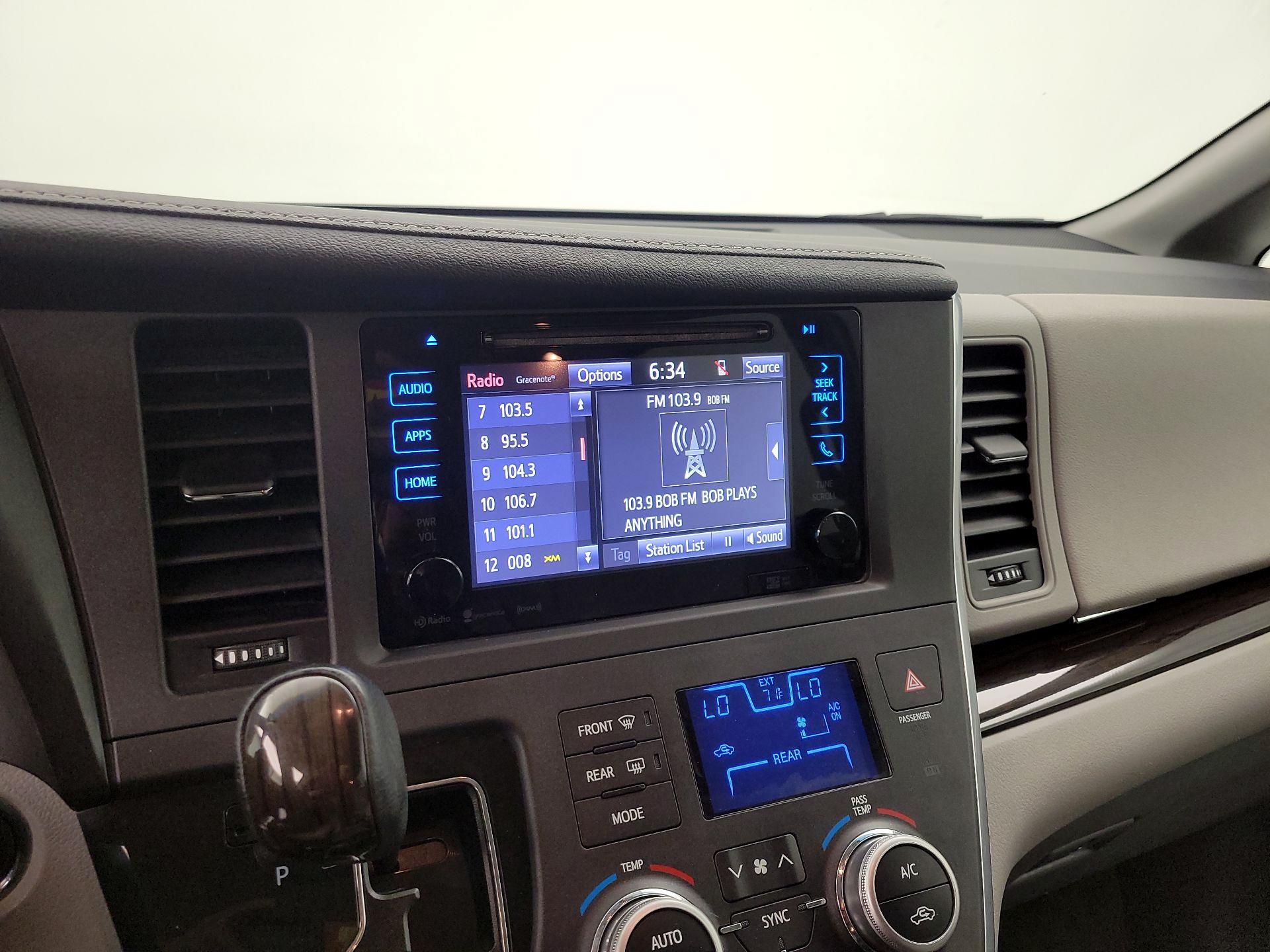 Thumbnail: 2017 Toyota Sienna - 16