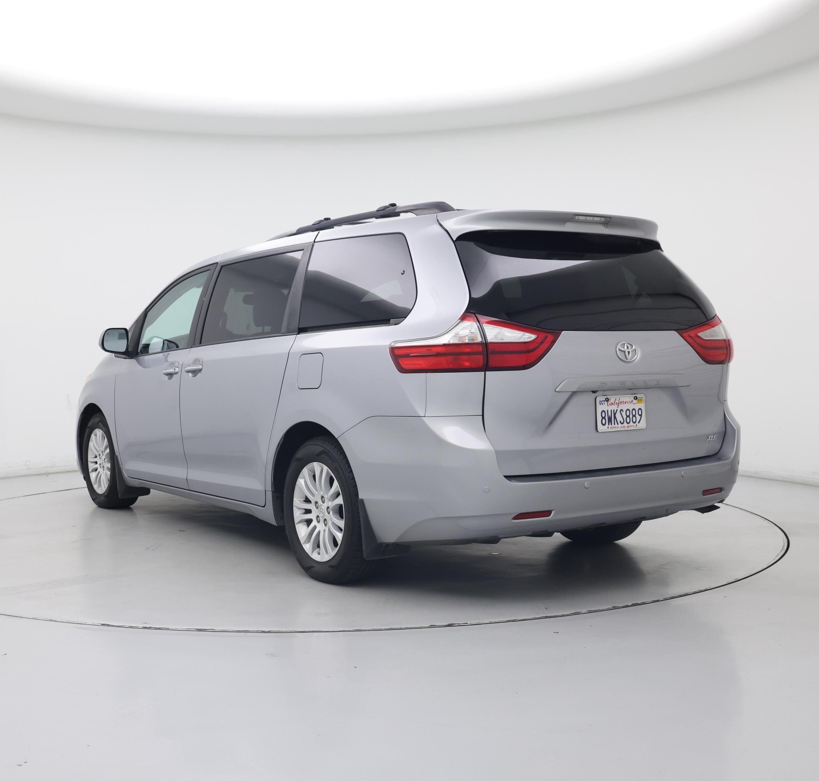 Thumbnail: 2017 Toyota Sienna - 2