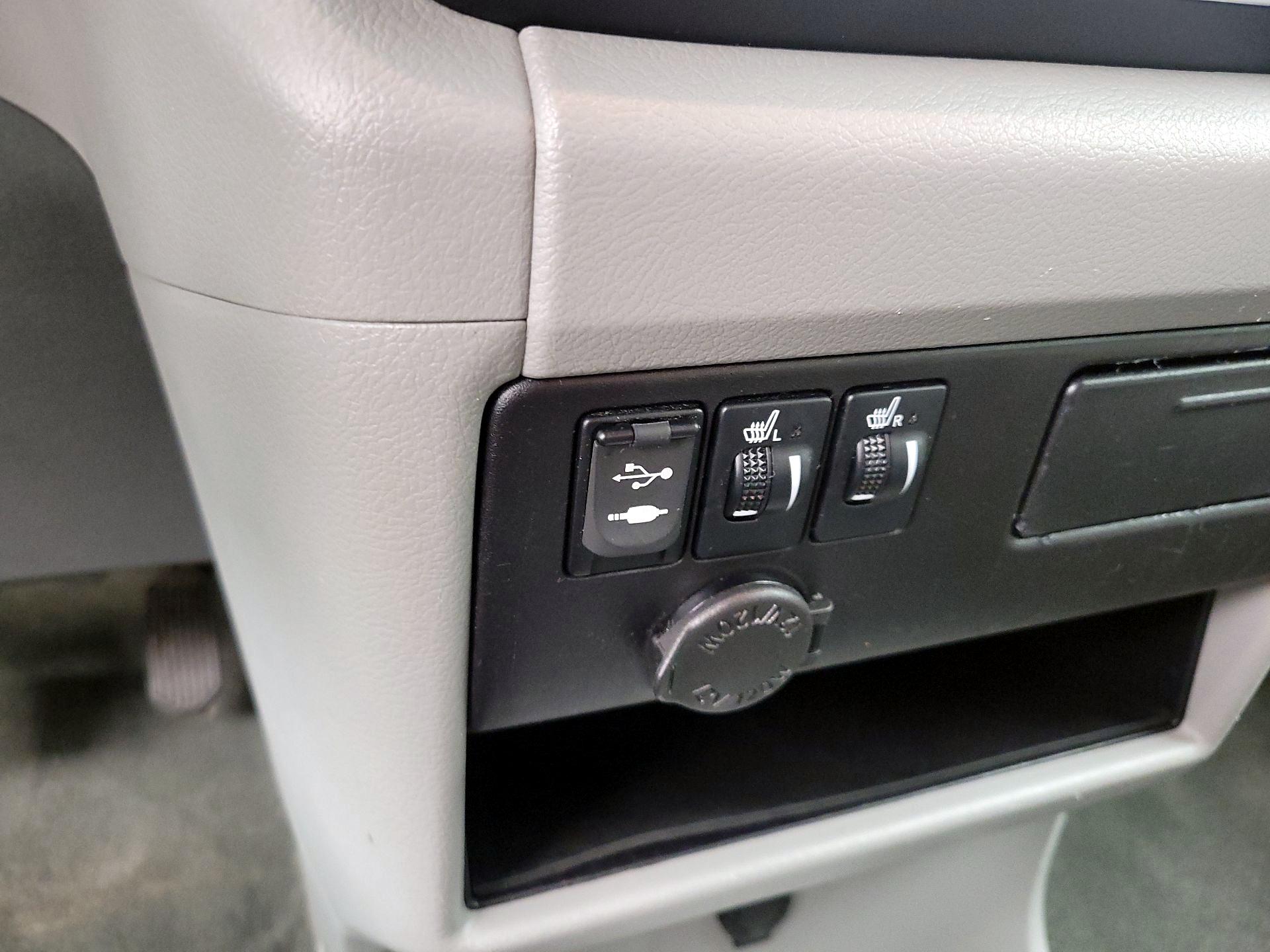 Thumbnail: 2017 Toyota Sienna - 19